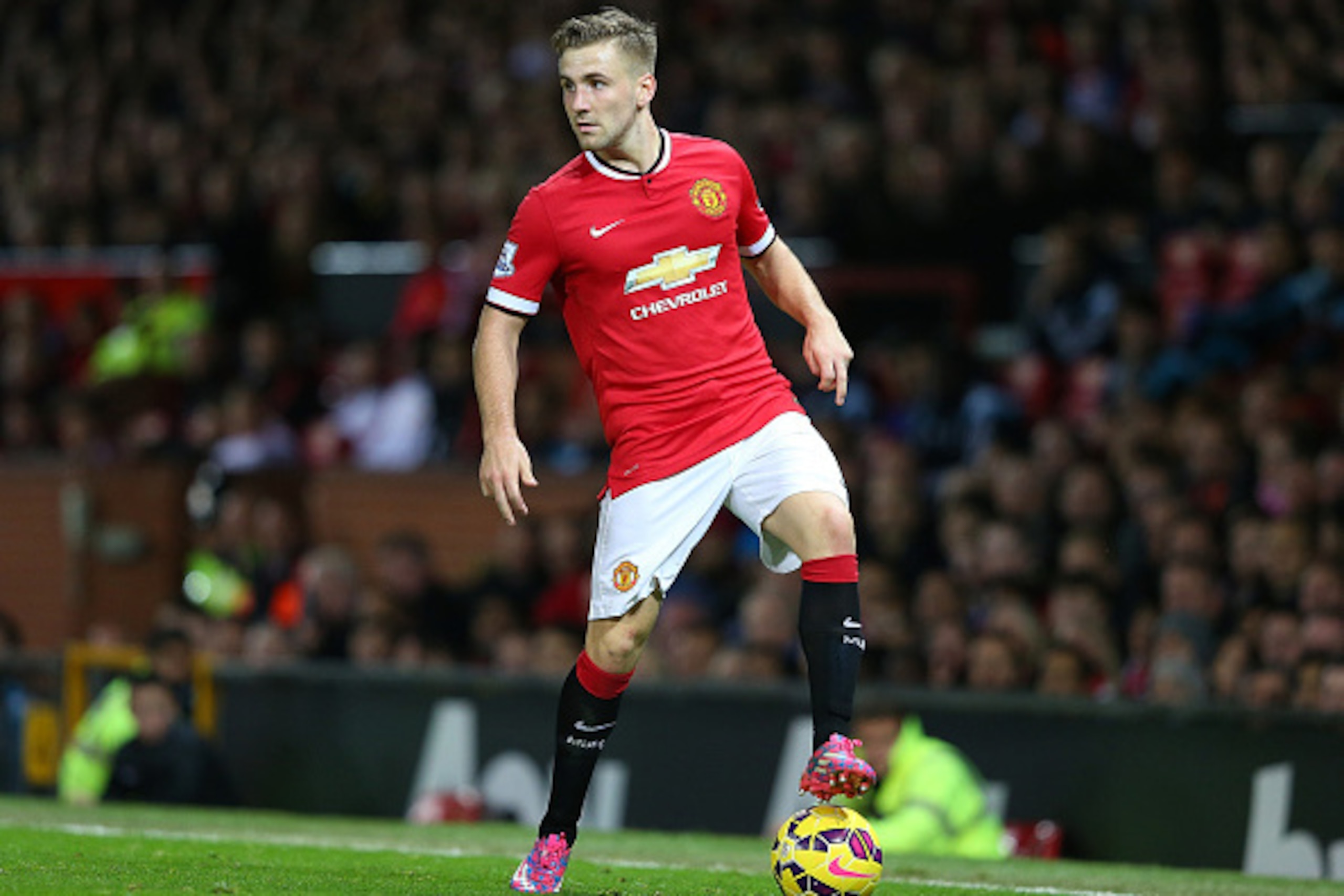 MANCHESTER, ENGLAND - OCTOBER 26:  Luke Shaw of Manchester United in action during the Barclays Premier League match between Manchester United and Chelsea at Old Trafford on October 26, 2014 in Manchester, England.  (Photo by Alex Livesey/Getty Images)
