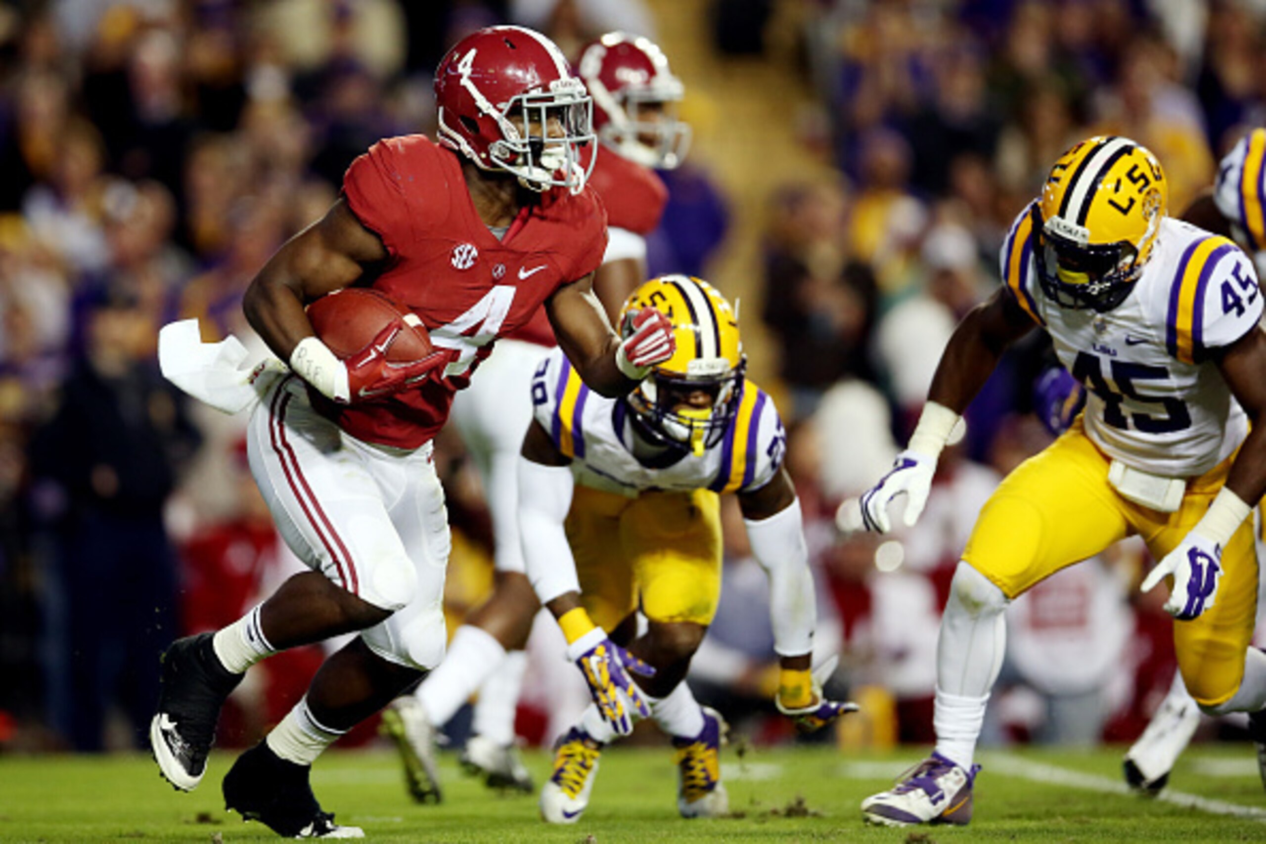 BATON ROUGE, LA - NOVEMBER 08:  T.J. Yeldon #4 of the Alabama Crimson Tide carries the ball in the second quarter against the LSU Tigers during a game at Tiger Stadium on November 8, 2014 in Baton Rouge, Louisiana.  (Photo by Chris Graythen/Getty Images)