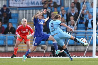 MANCHESTER, ENGLAND - OCTOBER 12:  Toni Duggan Manchester City Women shoots past Christiane Endler, Goalkeeper Chelsea Ladies for her goal during the WSL match between Manchester City Women and Chelsea Ladies at the Manchester Regional Arena on October 12