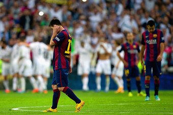 MADRID, SPAIN - OCTOBER 25:  A dejected Lionel Messi of Barcelona during the La Liga match between Real Madrid CF and FC Barcelona at Estadio Santiago Bernabeu on October 25, 2014 in Madrid, Spain.  (Photo by Gonzalo Arroyo Moreno/Getty Images)