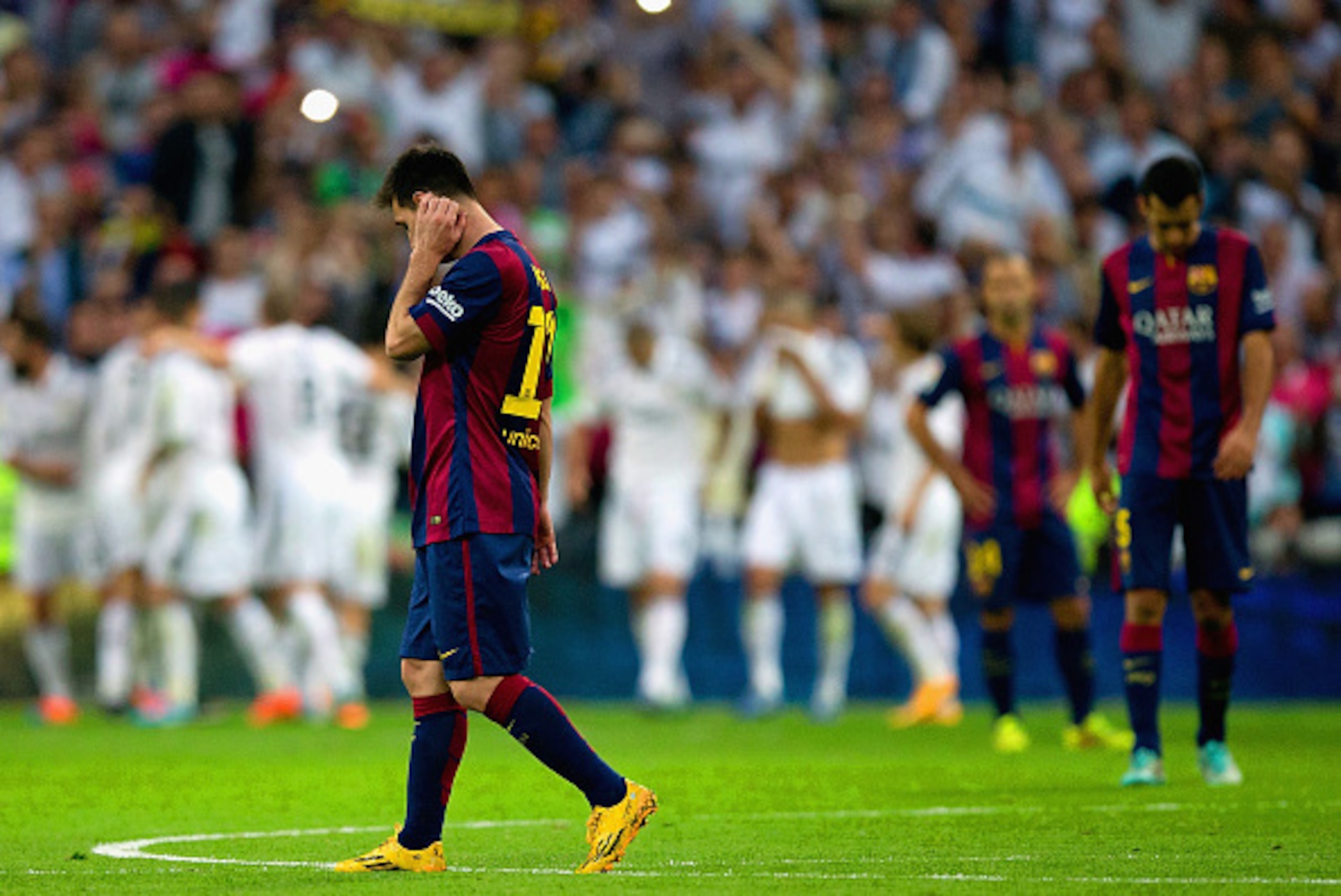 MADRID, SPAIN - OCTOBER 25:  A dejected Lionel Messi of Barcelona during the La Liga match between Real Madrid CF and FC Barcelona at Estadio Santiago Bernabeu on October 25, 2014 in Madrid, Spain.  (Photo by Gonzalo Arroyo Moreno/Getty Images)