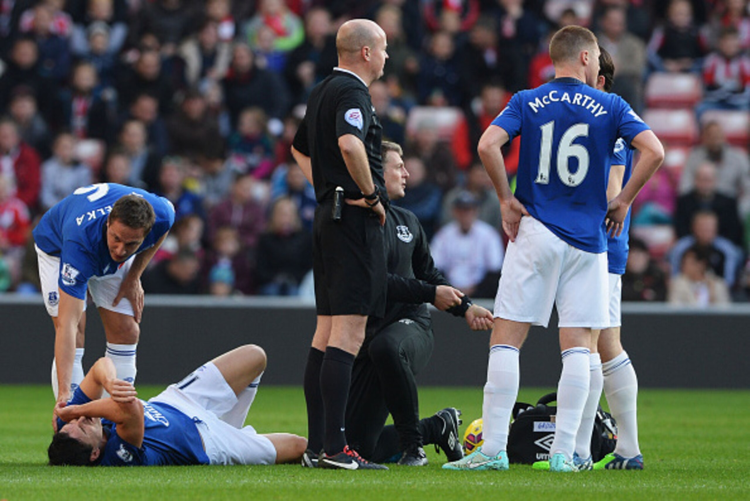 SUNDERLAND, ENGLAND - NOVEMBER 09:  Phil Jagielka of Everton stands over an injured Gareth Barry during the Barclays Premier League match between Sunderland and Everton at Stadium of Light on November 9, 2014 in Sunderland, England.  (Photo by Gareth Copl