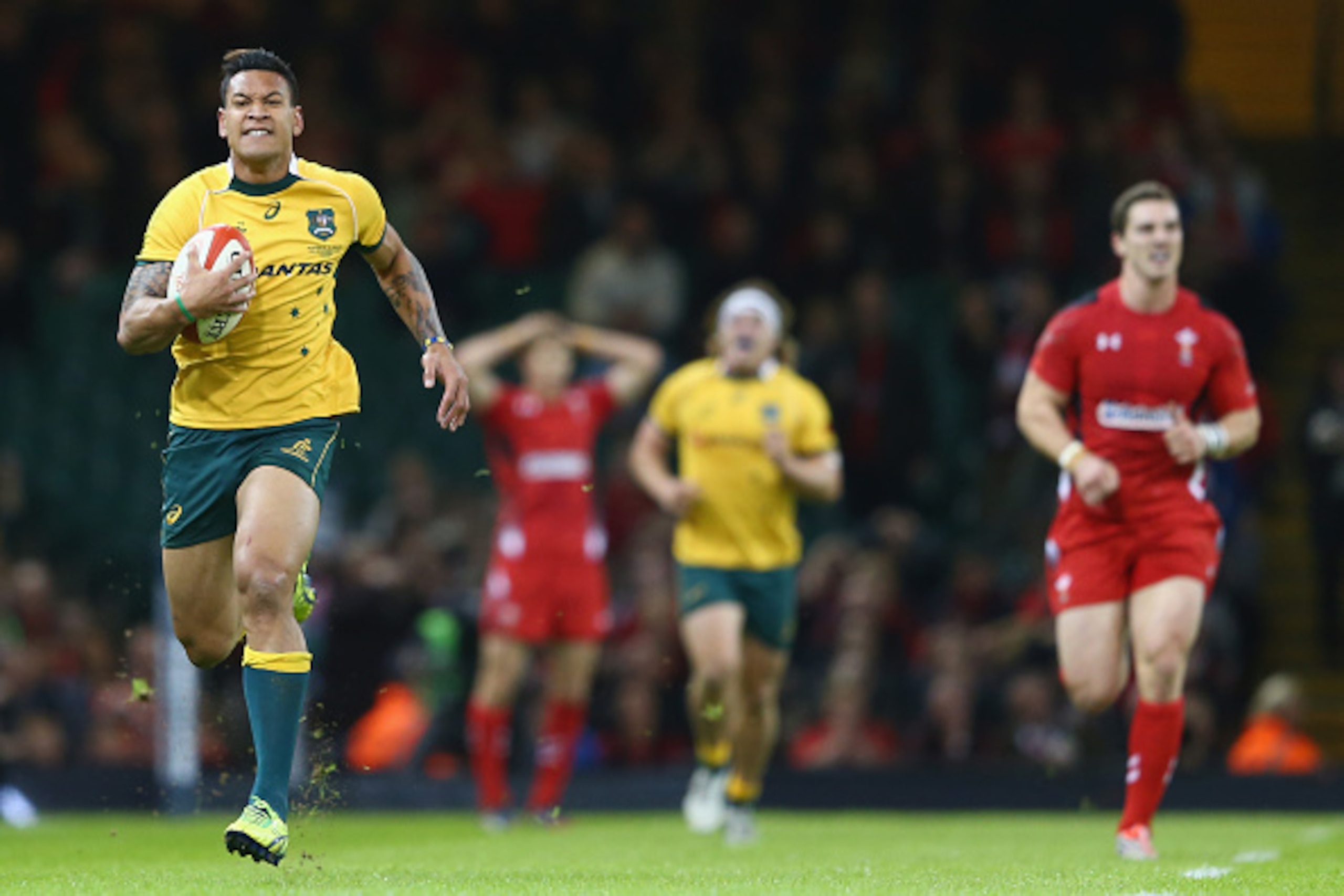 CARDIFF, WALES - NOVEMBER 08:  Israel Folau (L) of Australia sprints clear to score his sides second try during the International match between Wales and Australia at the Millennium Stadium on November 8, 2014 in Cardiff, Wales.  (Photo by Michael Steele/