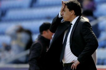 COVENTRY, UNITED KINGDOM - APRIL 12:  Manager of Coventry City Chris Coleman holds his head during the Coca Cola Championship match between Coventry City v Stoke City at the Ricoh Arena on April 12, 2008 in Coventry, England. (Photo Tom Dulat/Getty Images