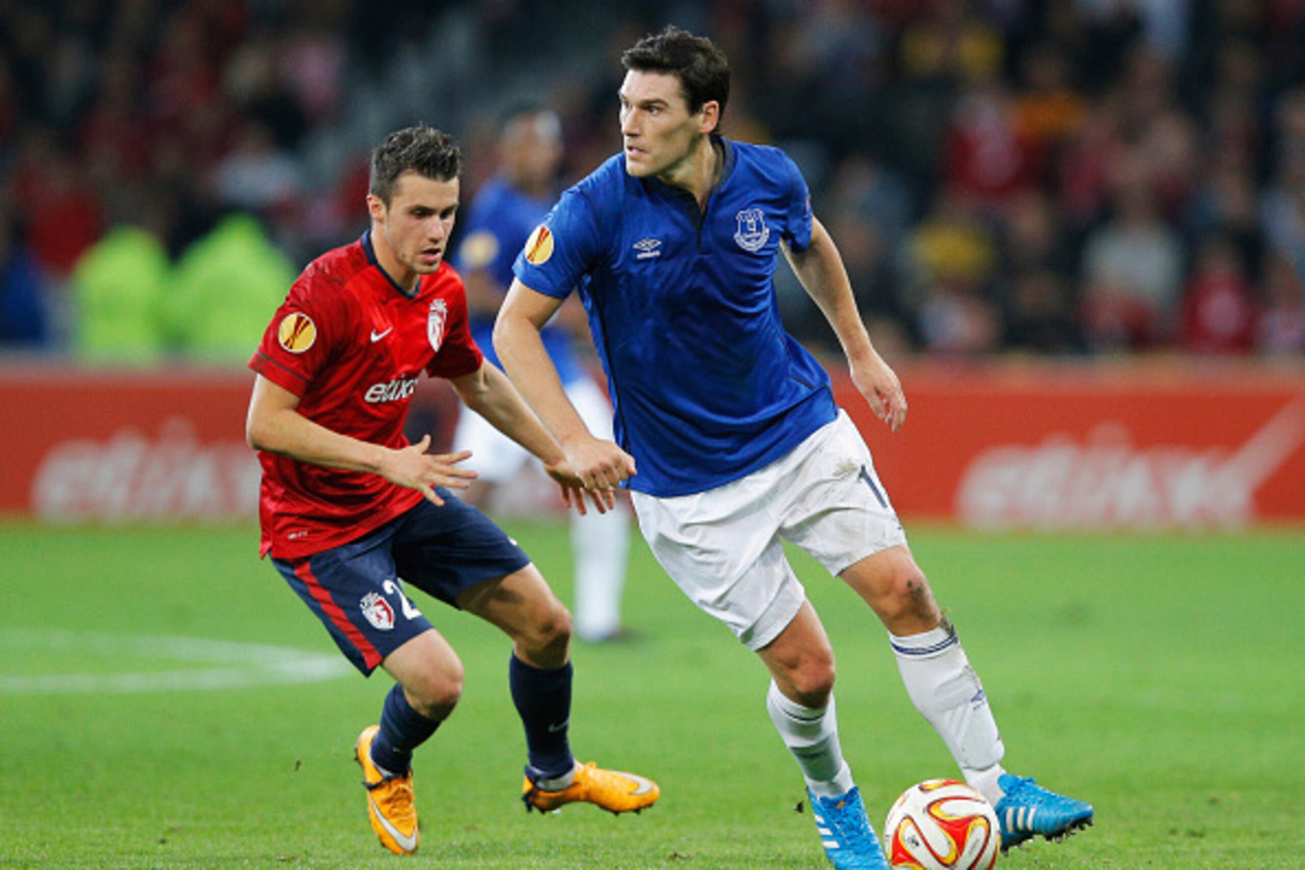 LILLE, FRANCE - OCTOBER 23:  Gareth Barry of Everton is watched by Sebastien Corchia of Lille during the UEFA Europa League Group H match between LOSC Lille and Everton at Grand Stade Lille Metropole on October 23, 2014 in Lille, France.  (Photo by Dean M