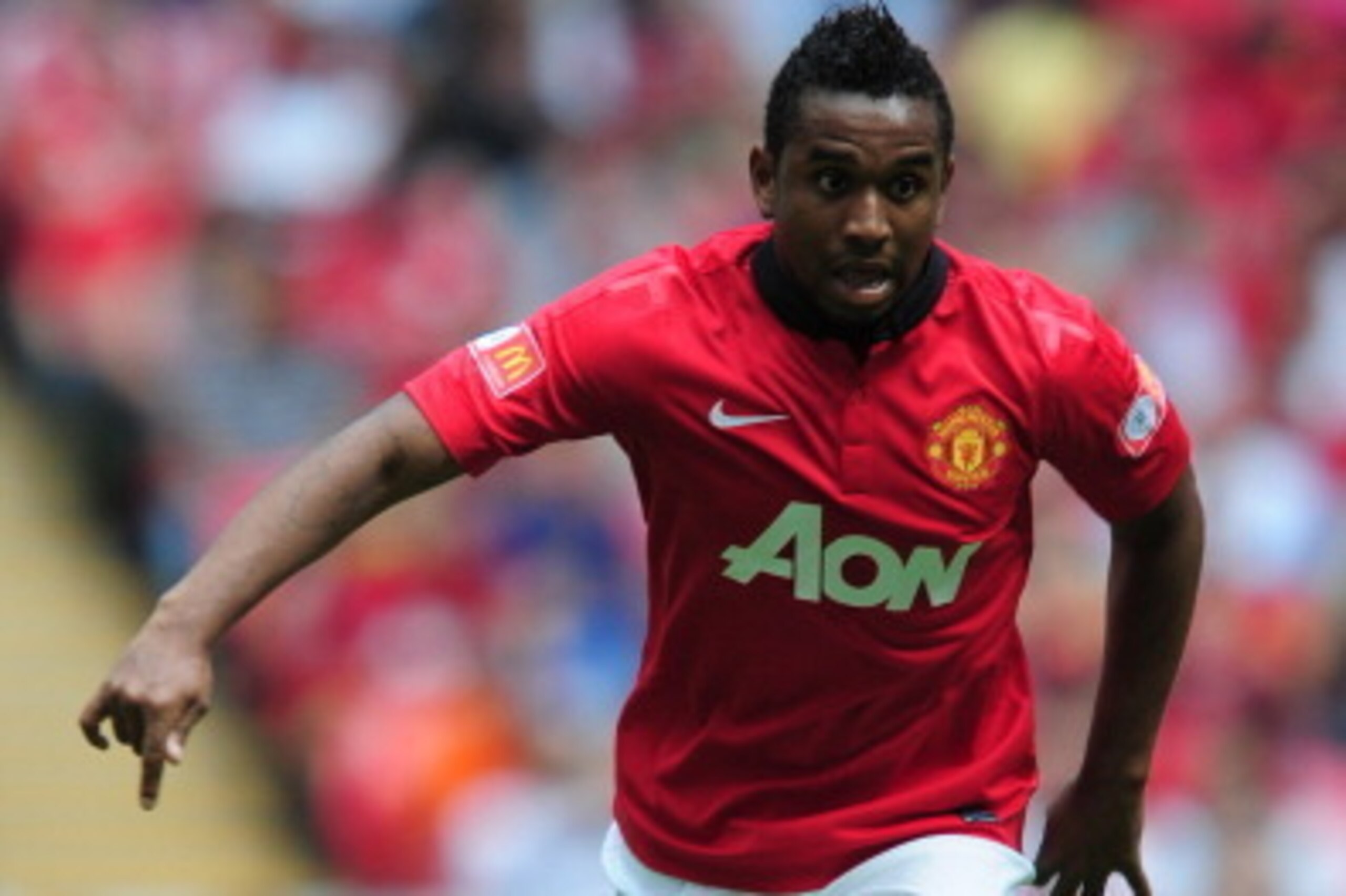 LONDON, ENGLAND - AUGUST 11:  Anderson of Manchester United with the ball during the FA Community Shield match between Manchester United and Wigan Athletic at Wembley Stadium on August 11, 2013 in London, England.  (Photo by Jamie McDonald/Getty Images)