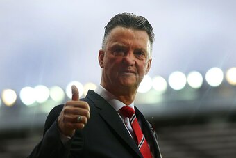MANCHESTER, ENGLAND - OCTOBER 26:  Manchester United Manager Louis van Gaal gives a thumbs up prior to the Barclays Premier League match between Manchester United and Chelsea at Old Trafford on October 26, 2014 in Manchester, England.  (Photo by Alex Live