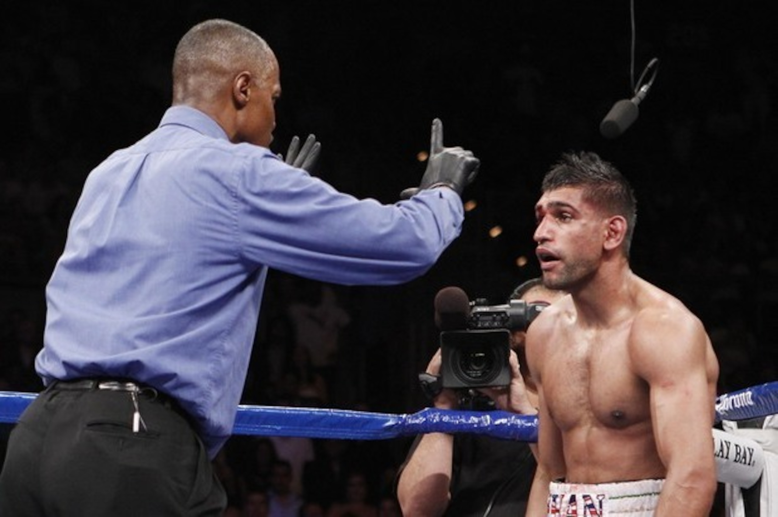 Khan struggles to make the count against Danny Garcia.