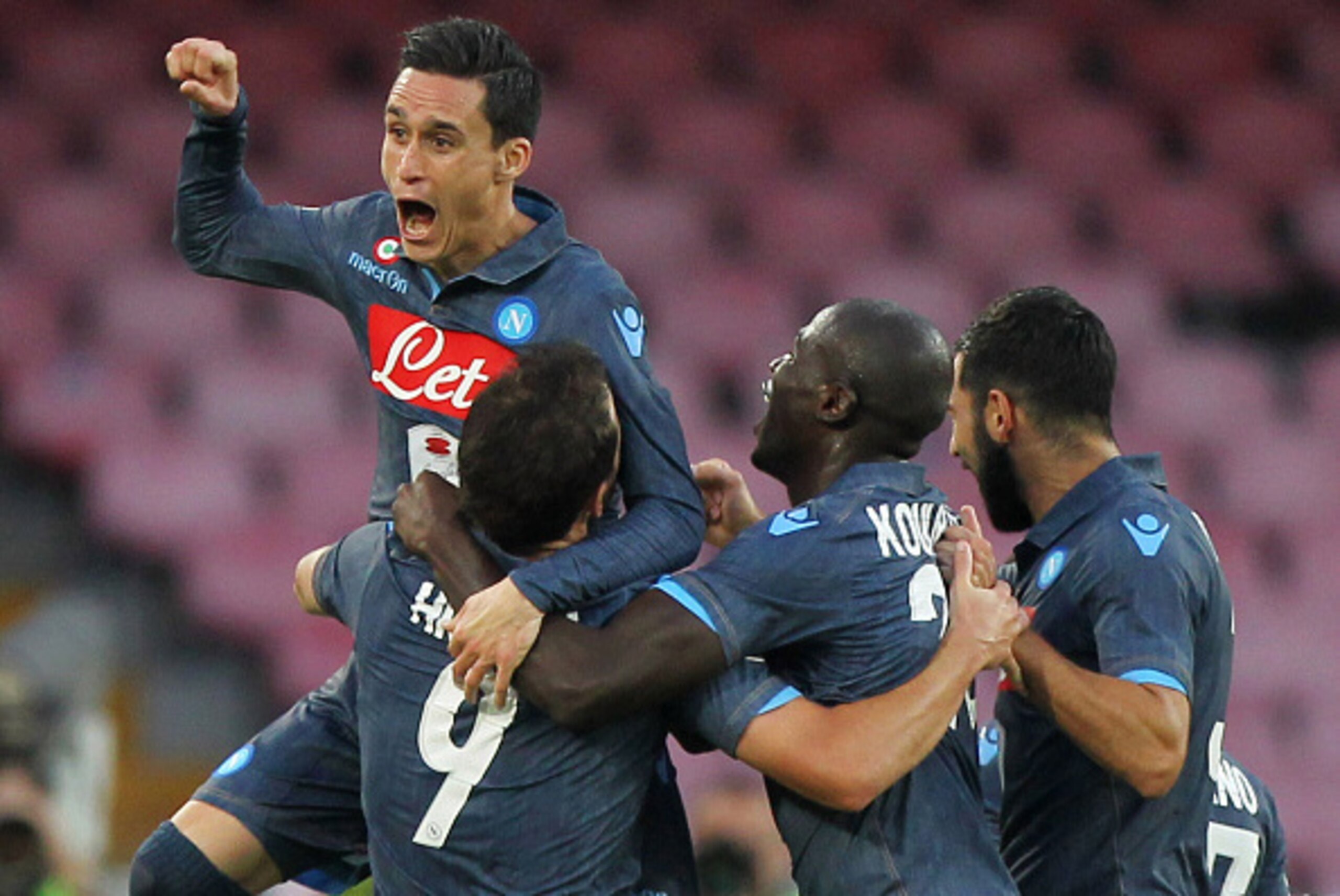 NAPLES, ITALY - NOVEMBER 01:  Jose' Maria Callejon (L) with his teammatesof SSC Napoli celebrates after scoring the second team's goal during the Serie A match between SSC Napoli and AS Roma at Stadio San Paolo on November 1, 2014 in Naples, Italy.  (Phot