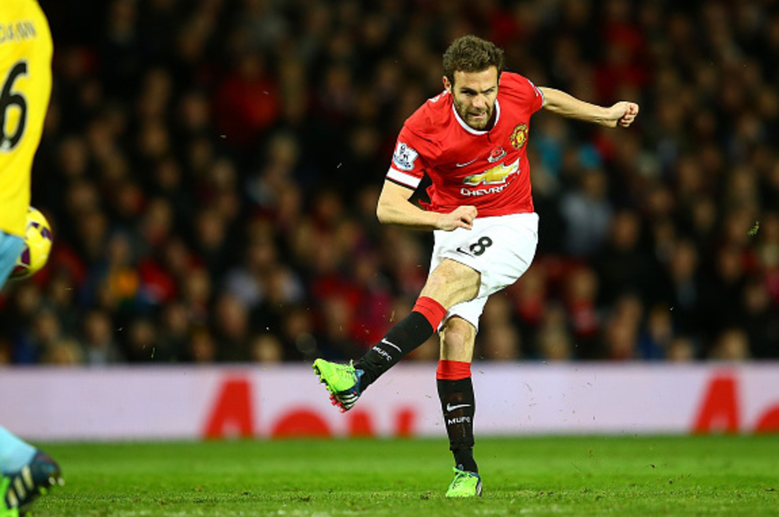MANCHESTER, ENGLAND - NOVEMBER 08:  Juan Mata of Manchester United scores the first goal during the Barclays Premier League match between Manchester United and Crystal Palace at Old Trafford on November 8, 2014 in Manchester, England.  (Photo by Richard H