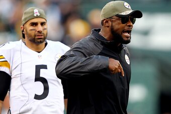 EAST RUTHERFORD, NJ - NOVEMBER 09: Head coach Mike Tomlin of the Pittsburgh Steelers reacts on the sideline against the New York Jets during a game at MetLife Stadium on November 9, 2014 in East Rutherford, New Jersey.  (Photo by Elsa/Getty Images)