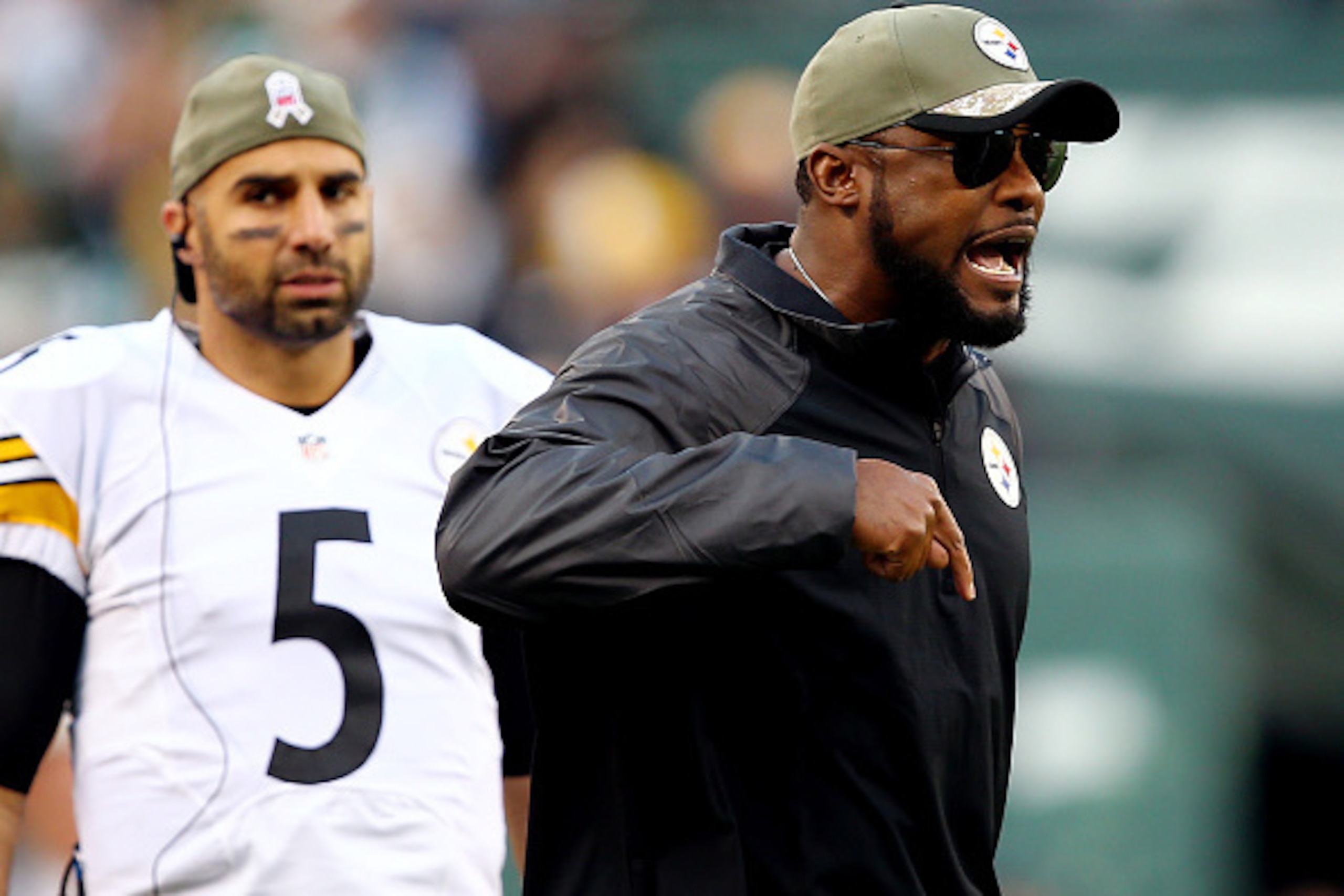 EAST RUTHERFORD, NJ - NOVEMBER 09: Head coach Mike Tomlin of the Pittsburgh Steelers reacts on the sideline against the New York Jets during a game at MetLife Stadium on November 9, 2014 in East Rutherford, New Jersey.  (Photo by Elsa/Getty Images)
