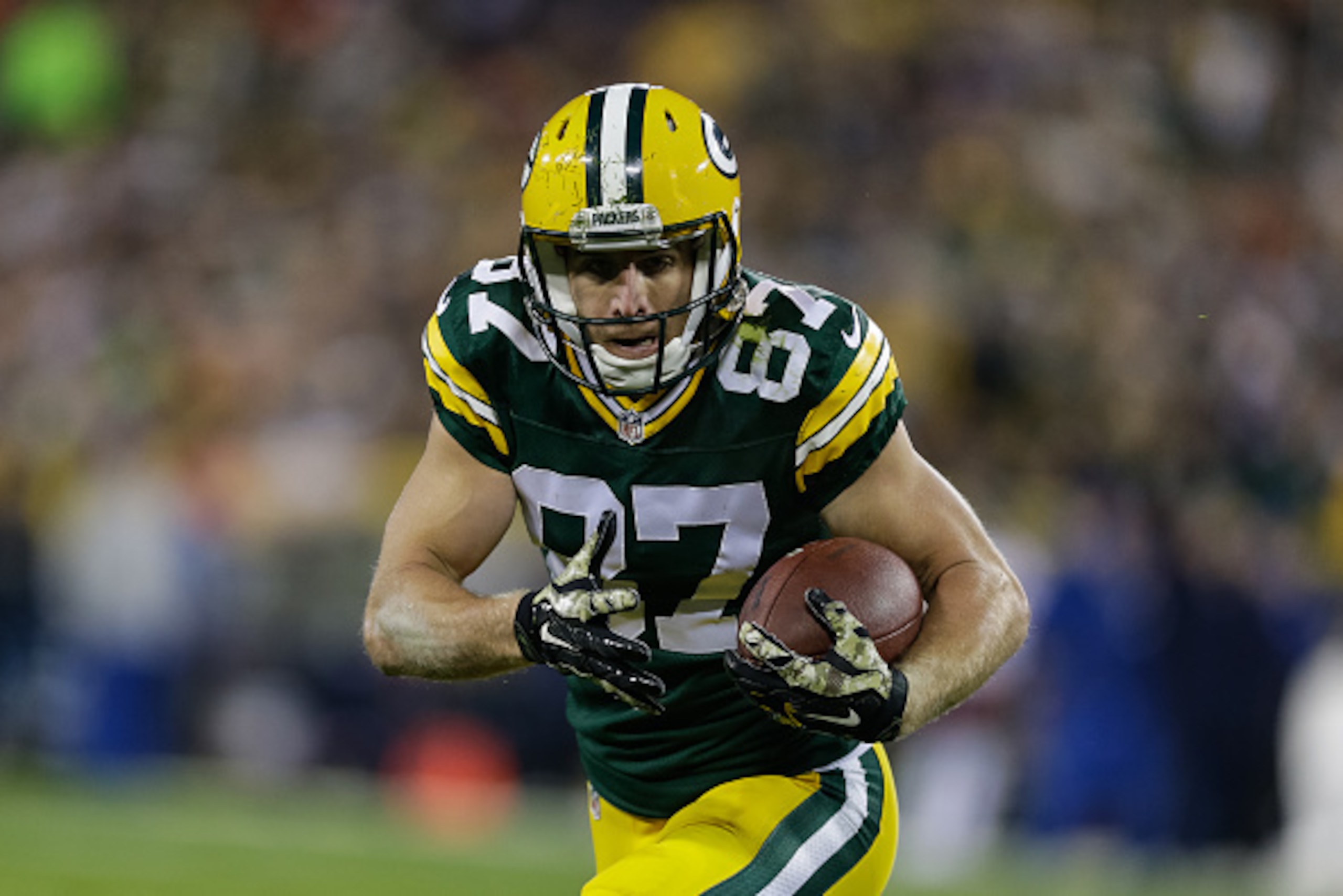 GREEN BAY, WI - NOVEMBER 9:  Jordy Nelson #87 of the Green Bay Packers runs the football up the field in the first half of the NFL game against the Chicago Bears at Lambeau Field on November 09, 2014 in Green Bay, Wisconsin.  (Photo Tom Lynn /Getty Images
