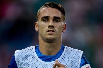 MADRID, SPAIN - AUGUST 30: Antoine Griezmann of Atletico de Madrid in action during his warming up prior to start the La Liga match between Club Atletico de Madrid and SD Eibar at Vicente Calderon Stadium on August 30, 2014 in Madrid, Spain.  (Photo by Go