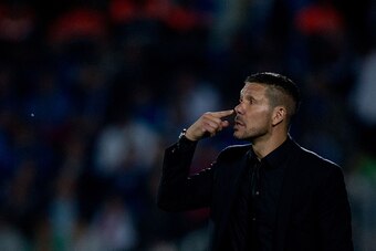 GETAFE, SPAIN - OCTOBER 26:  Head coach Diego Pablo Simeone of Atletico de Madrid gestures during the La Liga match between Getafe CF and Club Atletico de Madrid at Coliseum Alfonso Perez on October 26, 2014 in Getafe, Spain.  (Photo by Gonzalo Arroyo Mor