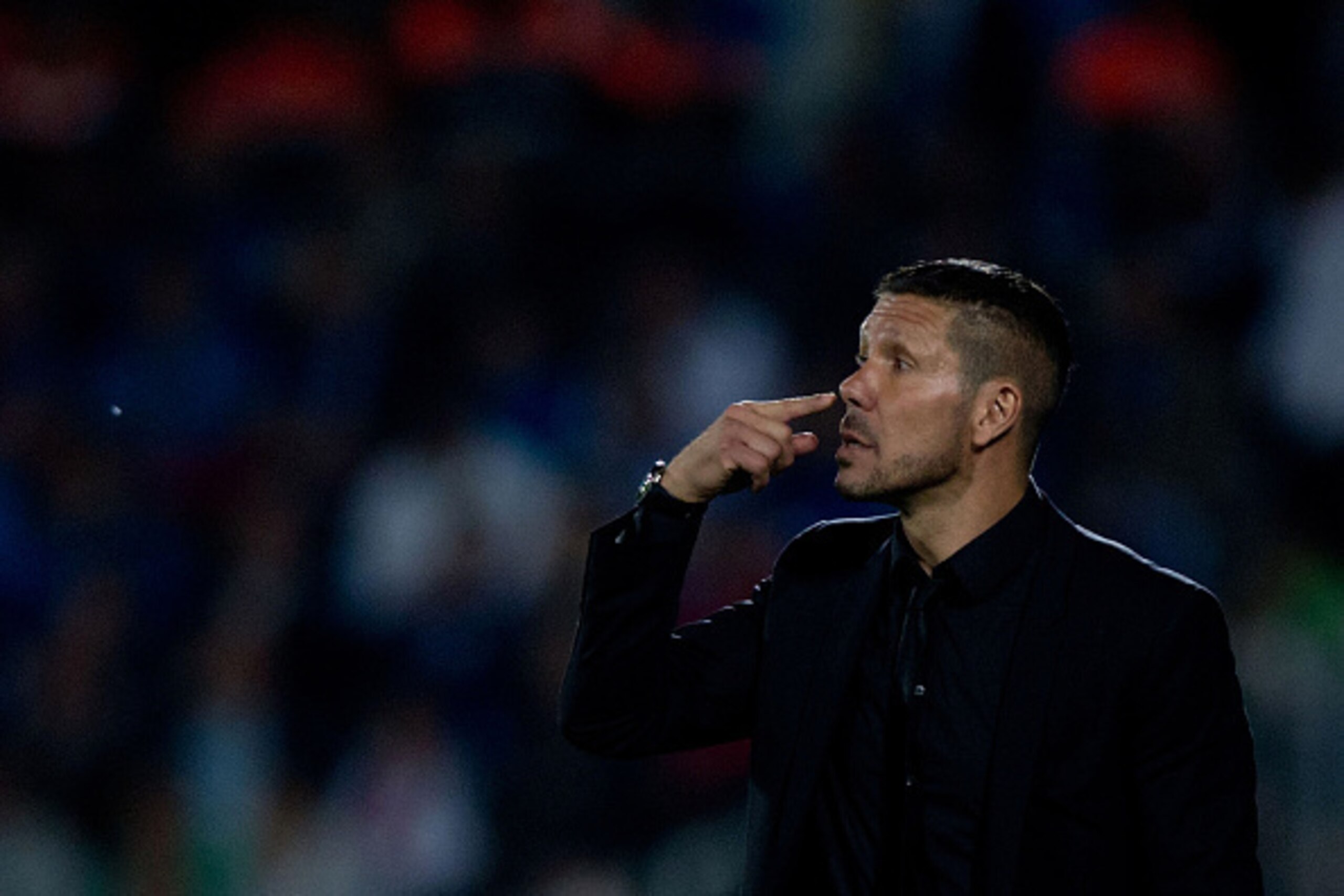 GETAFE, SPAIN - OCTOBER 26:  Head coach Diego Pablo Simeone of Atletico de Madrid gestures during the La Liga match between Getafe CF and Club Atletico de Madrid at Coliseum Alfonso Perez on October 26, 2014 in Getafe, Spain.  (Photo by Gonzalo Arroyo Mor