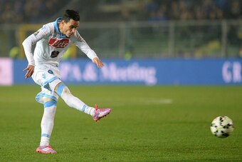 BERGAMO, ITALY - OCTOBER 29:  Jose' Maria Callejon of SSC Napoli  kicks the ball during the Serie A match between Atalanta BC and SSC Napoli at Stadio Atleti Azzurri d'Italia on October 29, 2014 in Bergamo, Italy.  (Photo by Dino Panato/Getty Images)