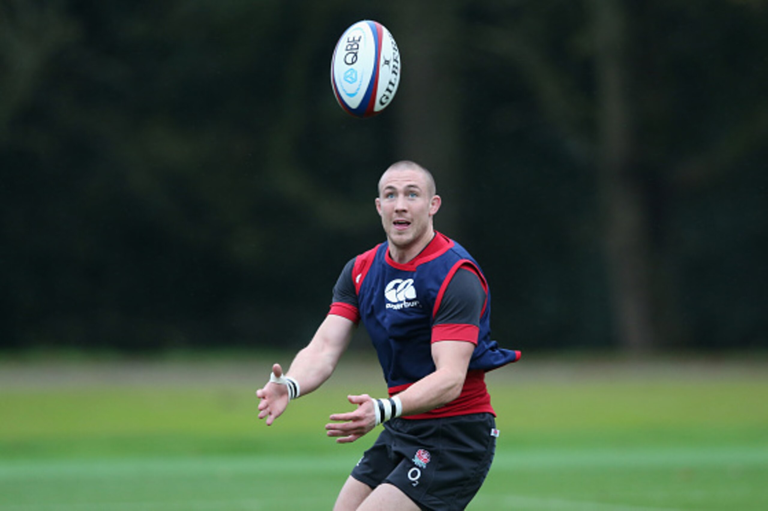 BAGSHOT, ENGLAND - NOVEMBER 11: Mike Brown catches the ball during the England media session hled at Pennyhill Park on November 11, 2014 in Bagshot, England. (Photo by David Rogers/Getty Images) BAGSHOT, ENGLAND - NOVEMBER 11: Mike Brown catches the ball during the England media session hled at Pennyhill Park on November 11, 2014 in Bagshot, England. (Photo by David Rogers/Getty Images)