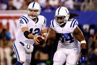 EAST RUTHERFORD, NJ - NOVEMBER 03:  Andrew Luck #12 of the Indianapolis Colts hands the ball off to Trent Richardson #34  in the in the first quarter against the New York Giants during their game at MetLife Stadium on November 3, 2014 in East Rutherford, 