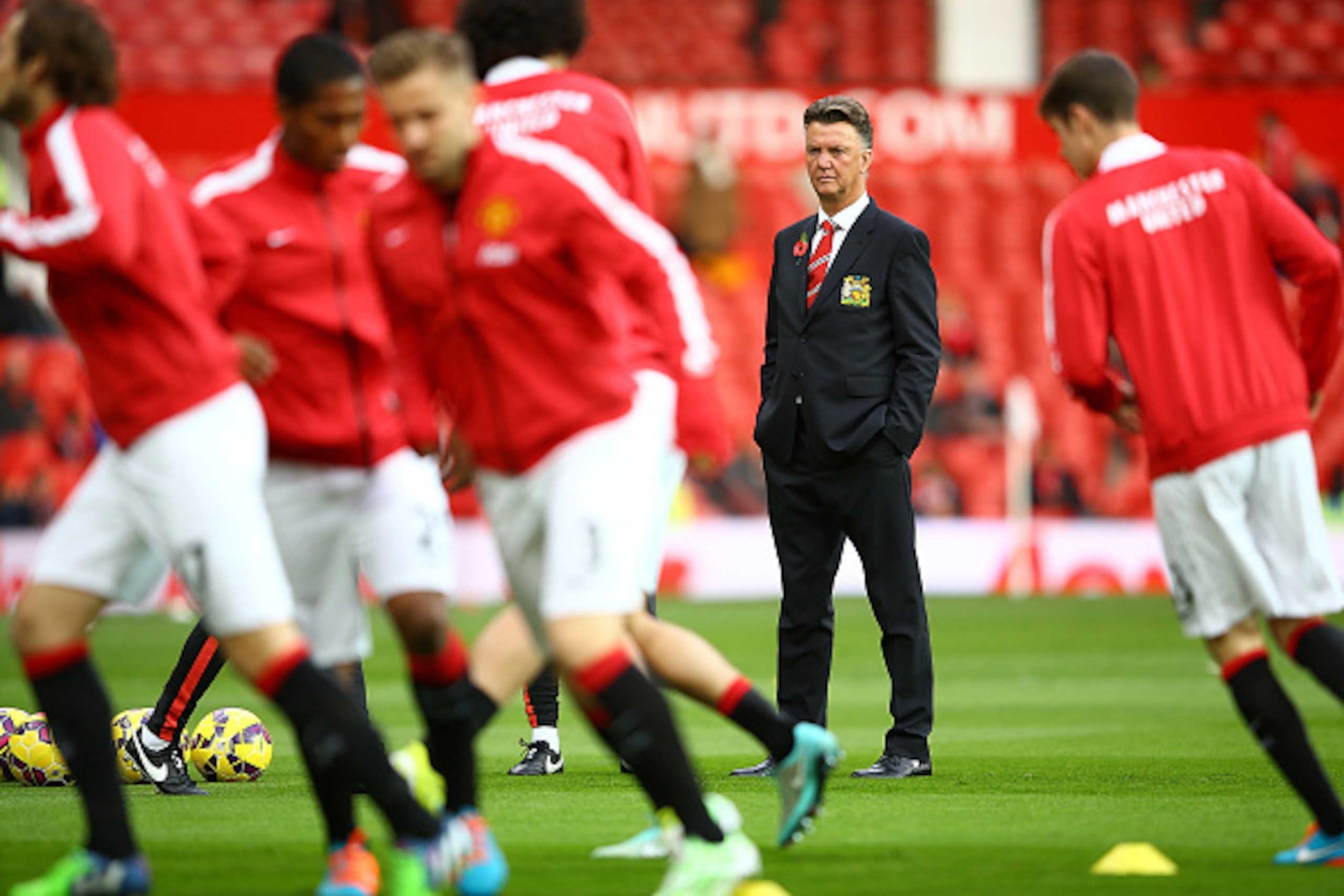 MANCHESTER, ENGLAND - NOVEMBER 08:  Manchester United Manager Louis van Gaal watches his players warm up prior to the Barclays Premier League match between Manchester United and Crystal Palace at Old Trafford on November 8, 2014 in Manchester, England.  (
