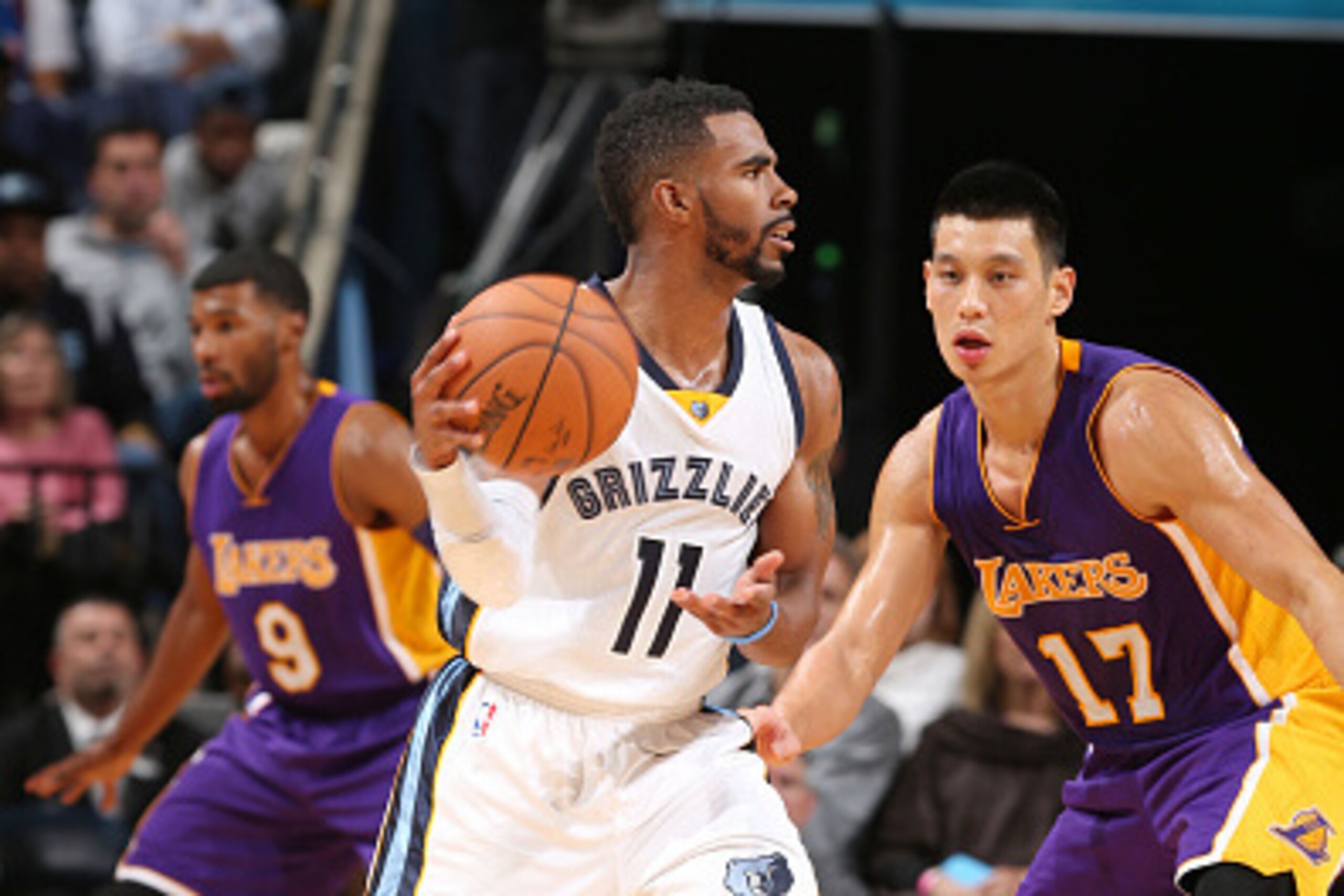 MEMPHIS,TN - NOVEMBER 11: Mike Conley #11 of the Memphis Grizzlies looks to pass against Jeremy Lin #17 of the Los Angeles Lakers during the game on November 11, 2014 at FedEx Forum in Memphis, Tennessee. NOTE TO USER: User expressly acknowledges and agre
