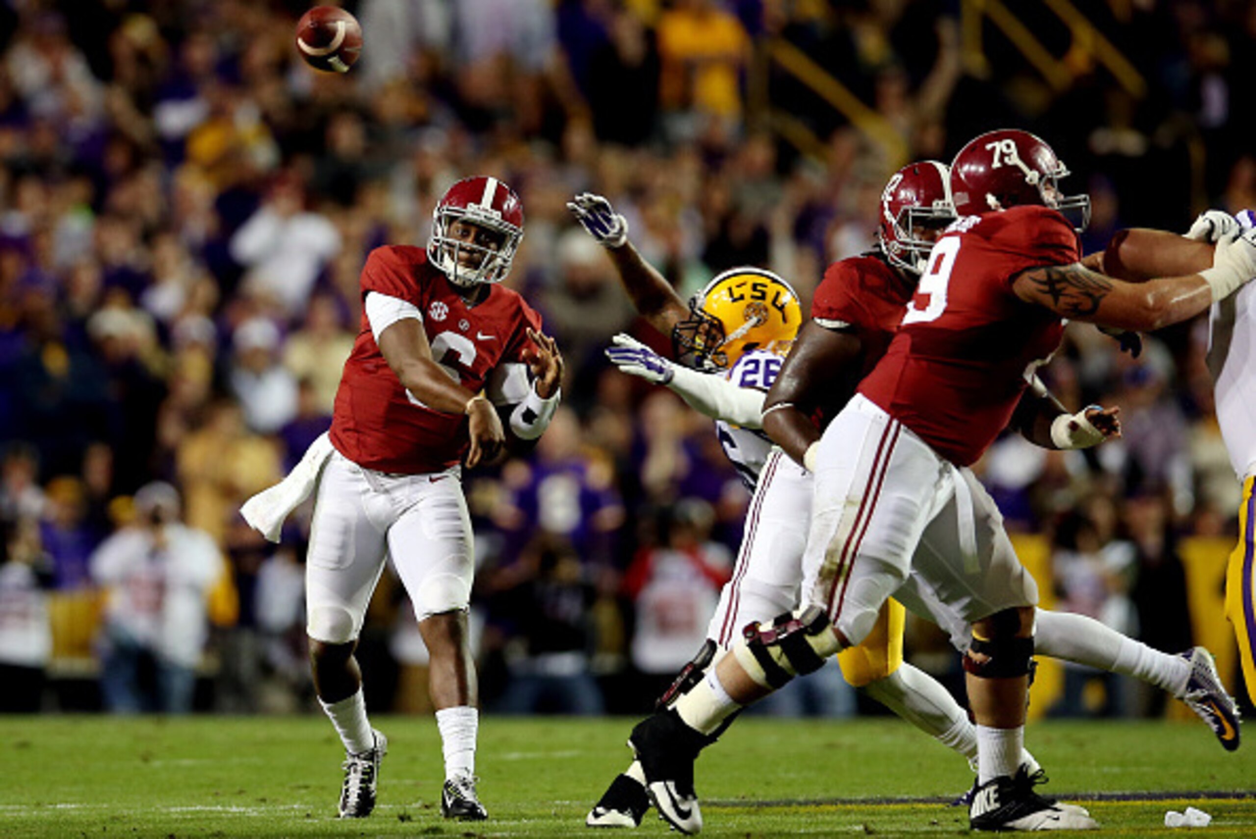 BATON ROUGE, LA - NOVEMBER 08:  Blake Sims #6 of the Alabama Crimson Tide passes against the LSU Tigers during a game at Tiger Stadium on November 8, 2014 in Baton Rouge, Louisiana.  (Photo by Chris Graythen/Getty Images)