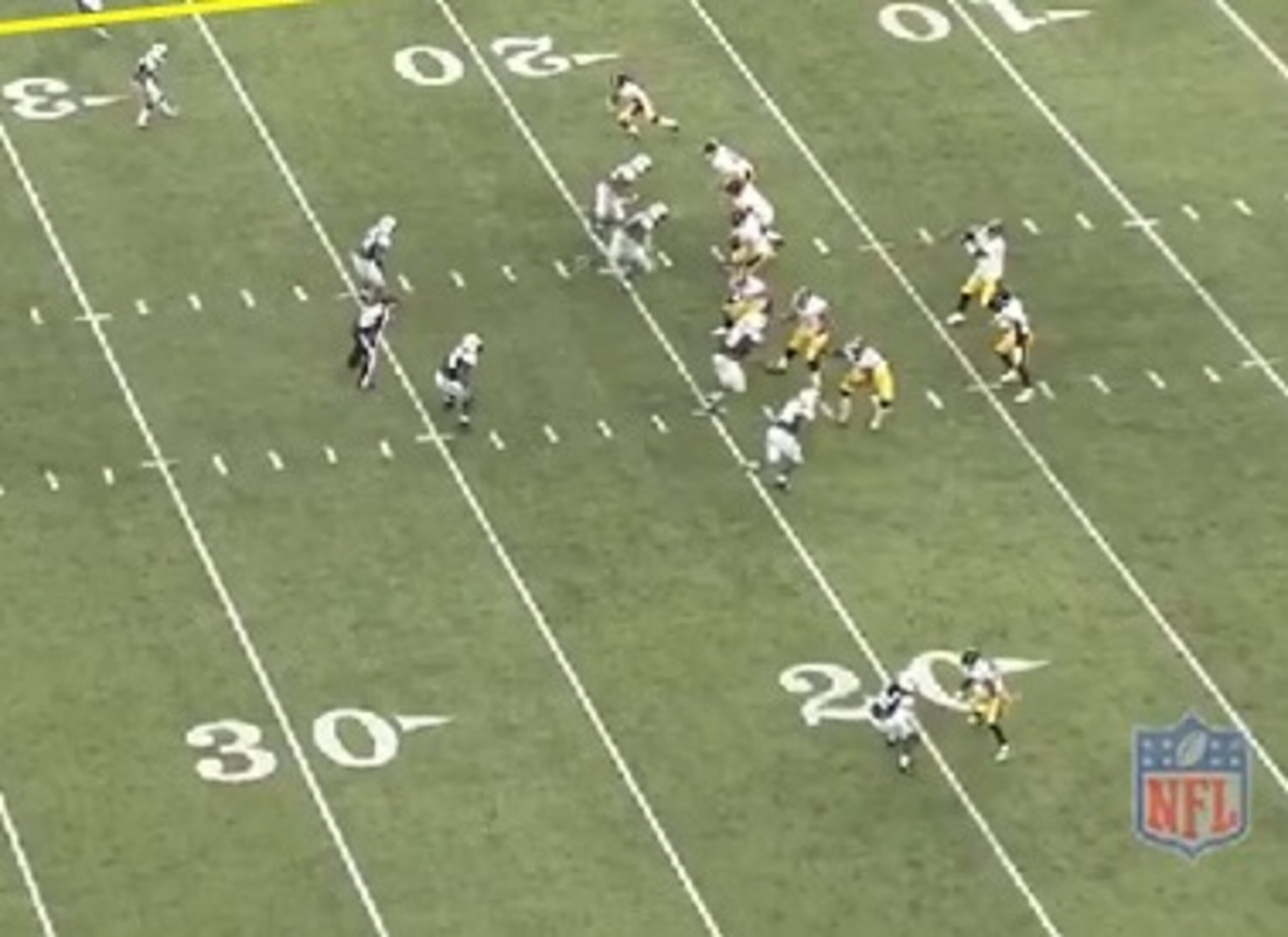 Ben Roethlisberger was forced to scramble away from Martavis Bryant.