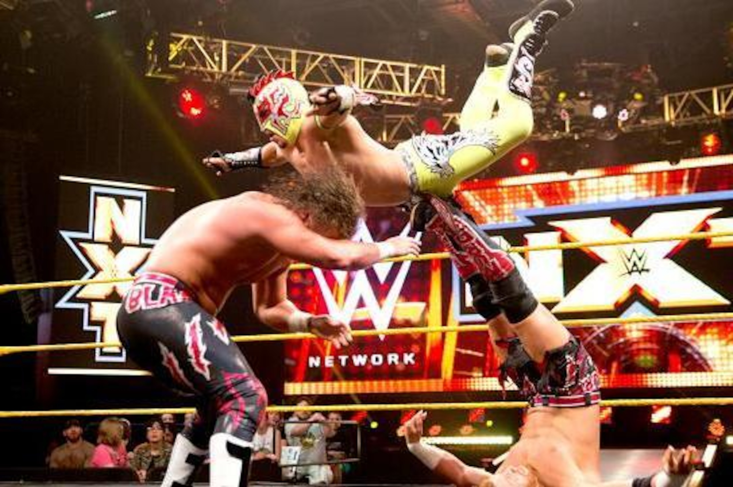 Kalisto flies over Wesley Blake.