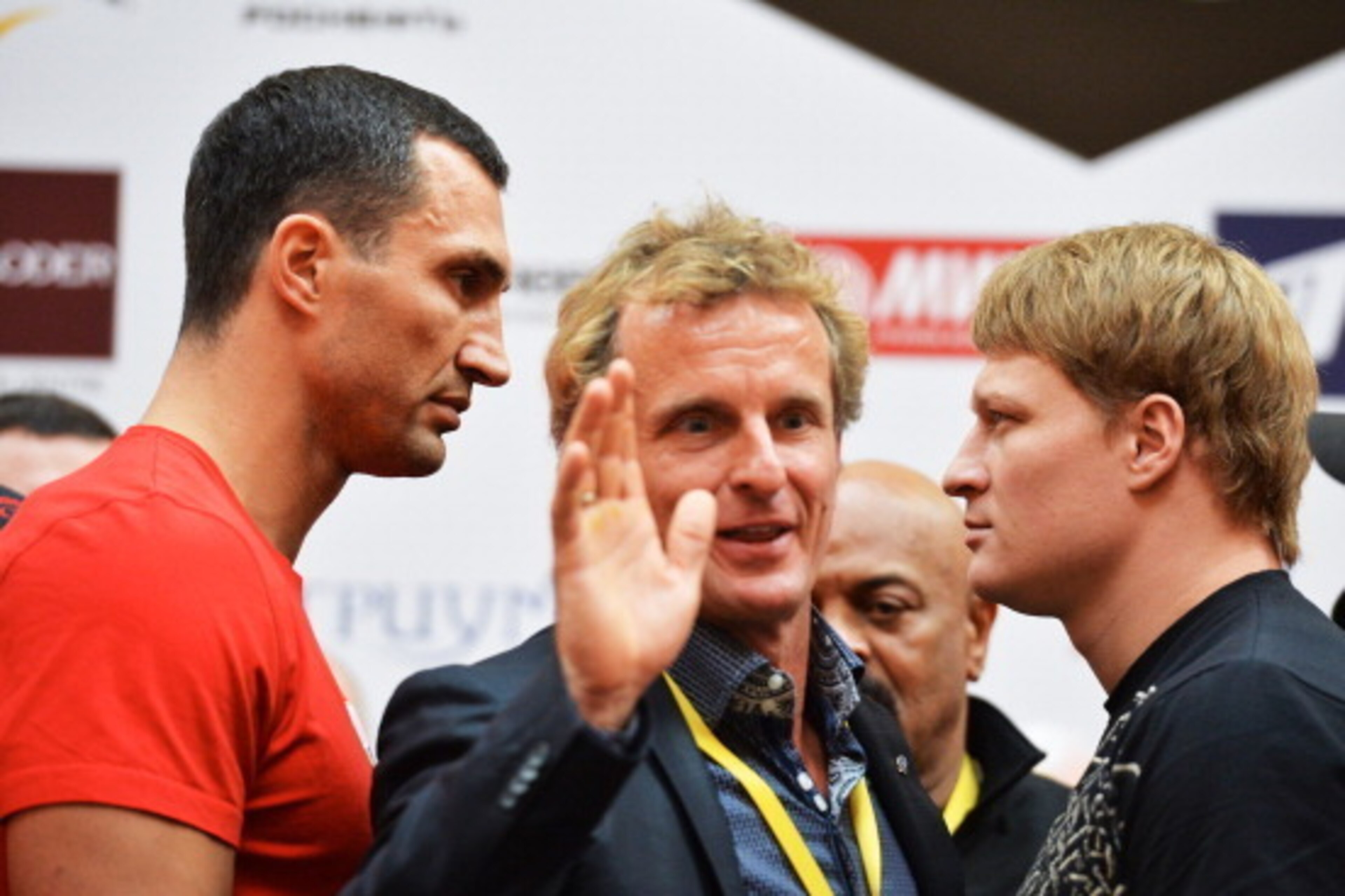 MOSCOW, RUSSIA - OCTOBER 4:  Wladimir Klitschko (L) and Alexander Povetkin pose during the official weigh in at the Atrium shopping centre on October 4, 2013 in Moscow, Russia. (Photo by Epsilon/Getty Images)