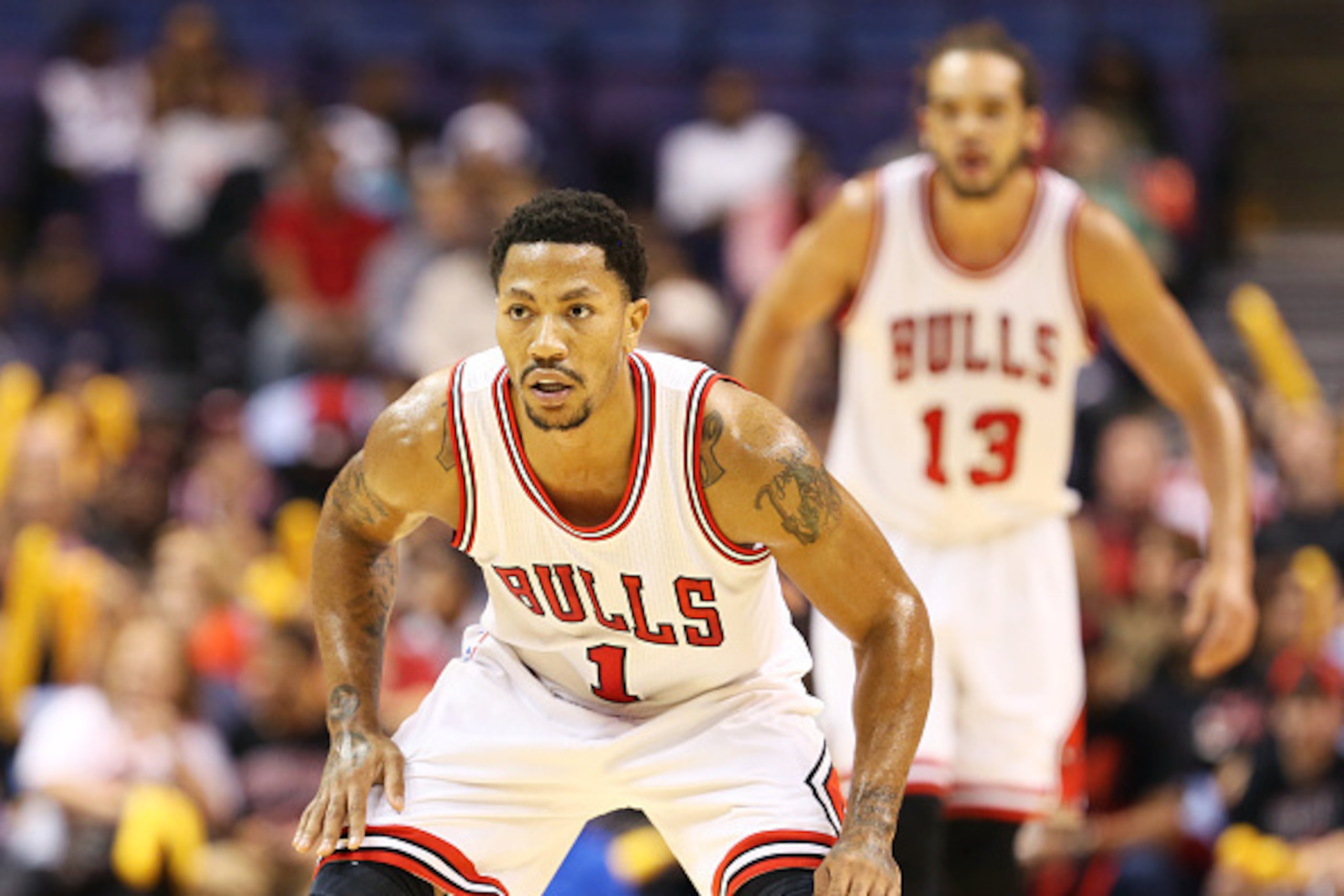 ST. LOUIS, MO - OCTOBER 24: Derrick Rose #1 of the Chicago Bulls defends the basket against the Minnesota Timberwolves during the game on October 24, 2014 at Scottrade Center in St. Louis, Missouri. NOTE TO USER: User expressly acknowledges and agrees tha