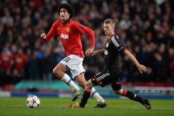 MANCHESTER, ENGLAND - SEPTEMBER 17:  Marouane Fellaini of Manchester United competes with Lars Bender of Bayer Leverkusen during the UEFA Champions League Group A match between Manchester United and Bayer Leverkusen at Old Trafford on September 17, 2013 i
