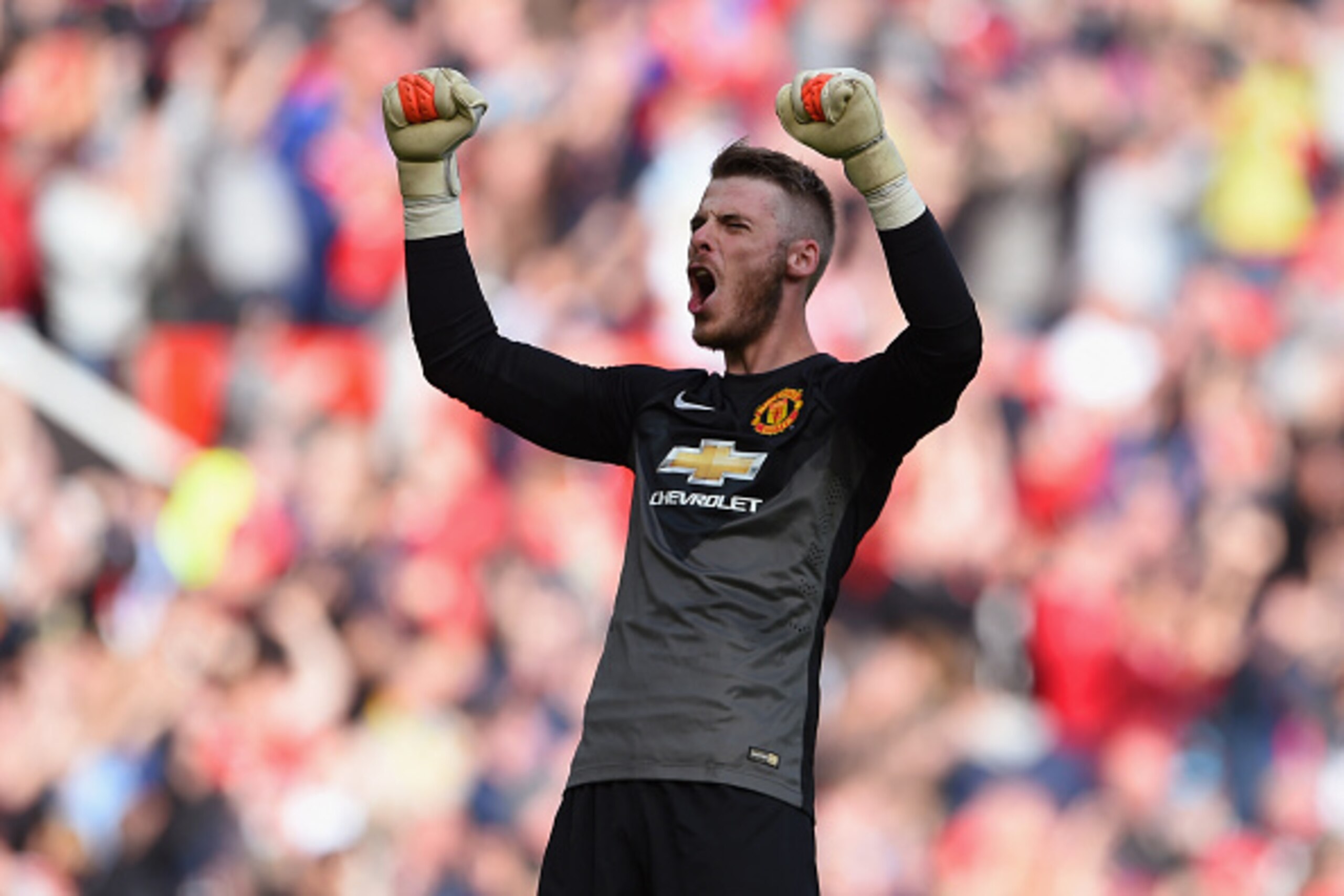 MANCHESTER, ENGLAND - OCTOBER 05:  David De Gea of Manchester United celebrates at the end of the Barclays Premier League match between Manchester United and Everton at Old Trafford on October 5, 2014 in Manchester, England.  (Photo by Michael Regan/Getty
