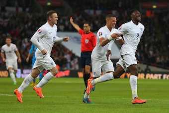 LONDON, ENGLAND - NOVEMBER 15:  Danny Welbeck of England (9) celebrates with team mates Wayne Rooney (10) and Kieran Gibbs (3) as he scores their second goal during the EURO 2016 Qualifier Group E match between England and Slovenia at Wembley Stadium on N
