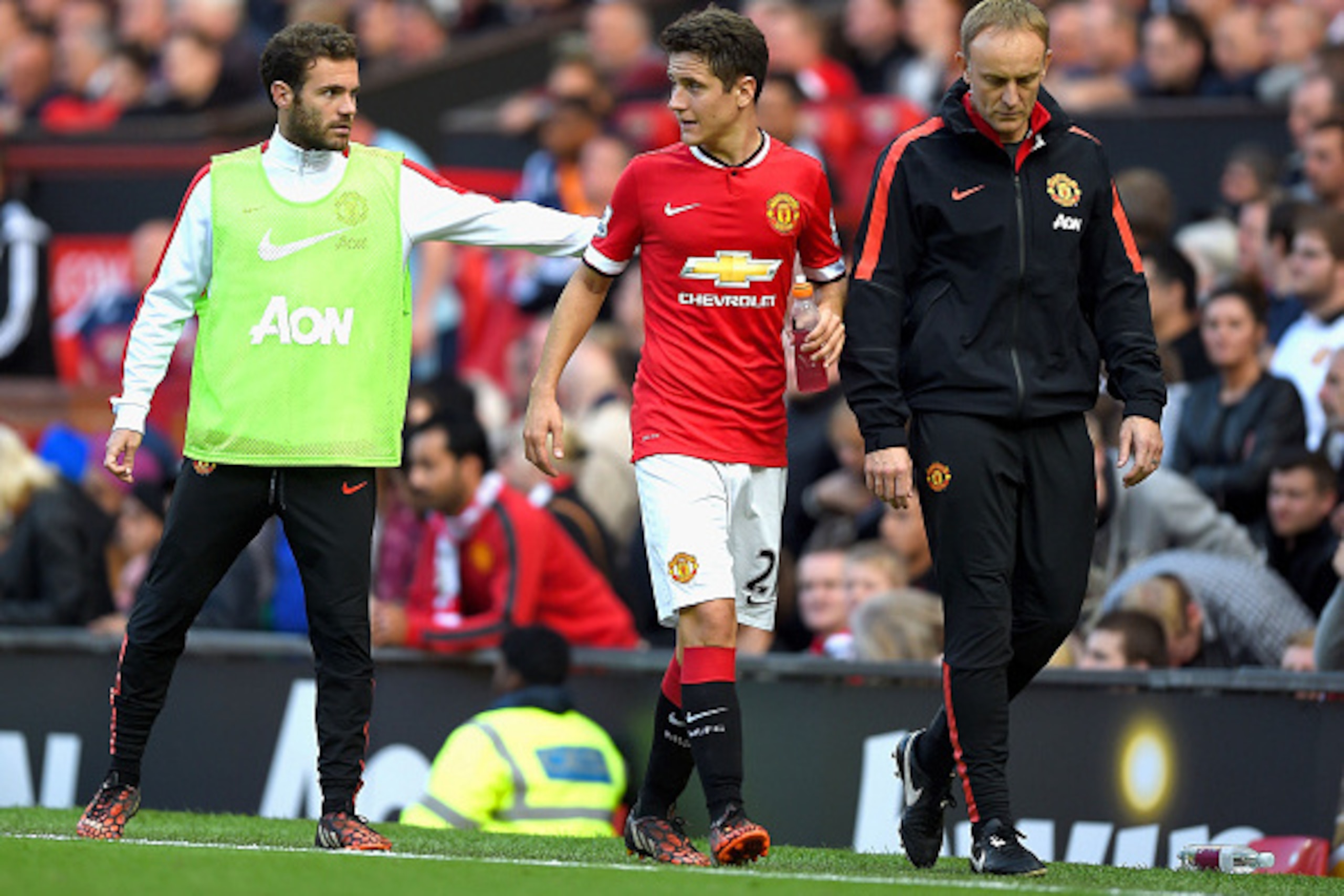 MANCHESTER, ENGLAND - SEPTEMBER 27:  Ander Herrera of Manchester United is consoled by teammate Juan Mata of Manchester United after being substituted in the second half during the Barclays Premier League match between Manchester United and West Ham Unite