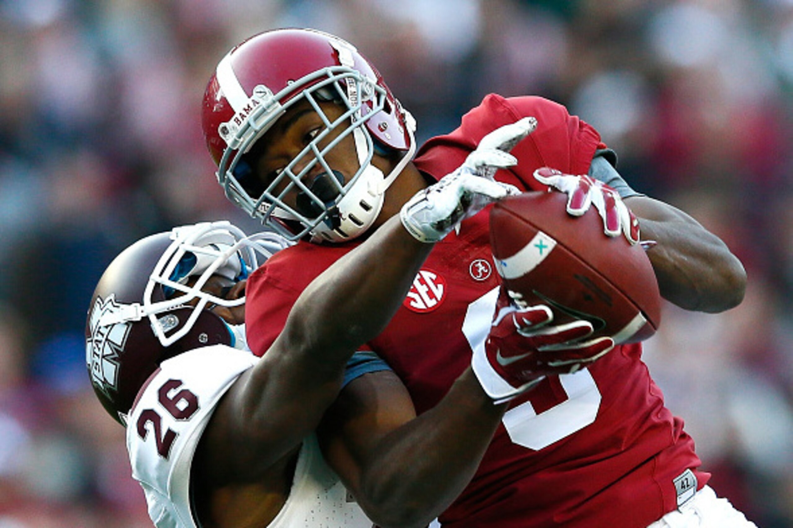 TUSCALOOSA, AL - NOVEMBER 15:  Amari Cooper #9 of the Alabama Crimson Tide pulls in this reception against Kendrick Market #26 of the Mississippi State Bulldogs at Bryant-Denny Stadium on November 15, 2014 in Tuscaloosa, Alabama.  (Photo by Kevin C. Cox/G