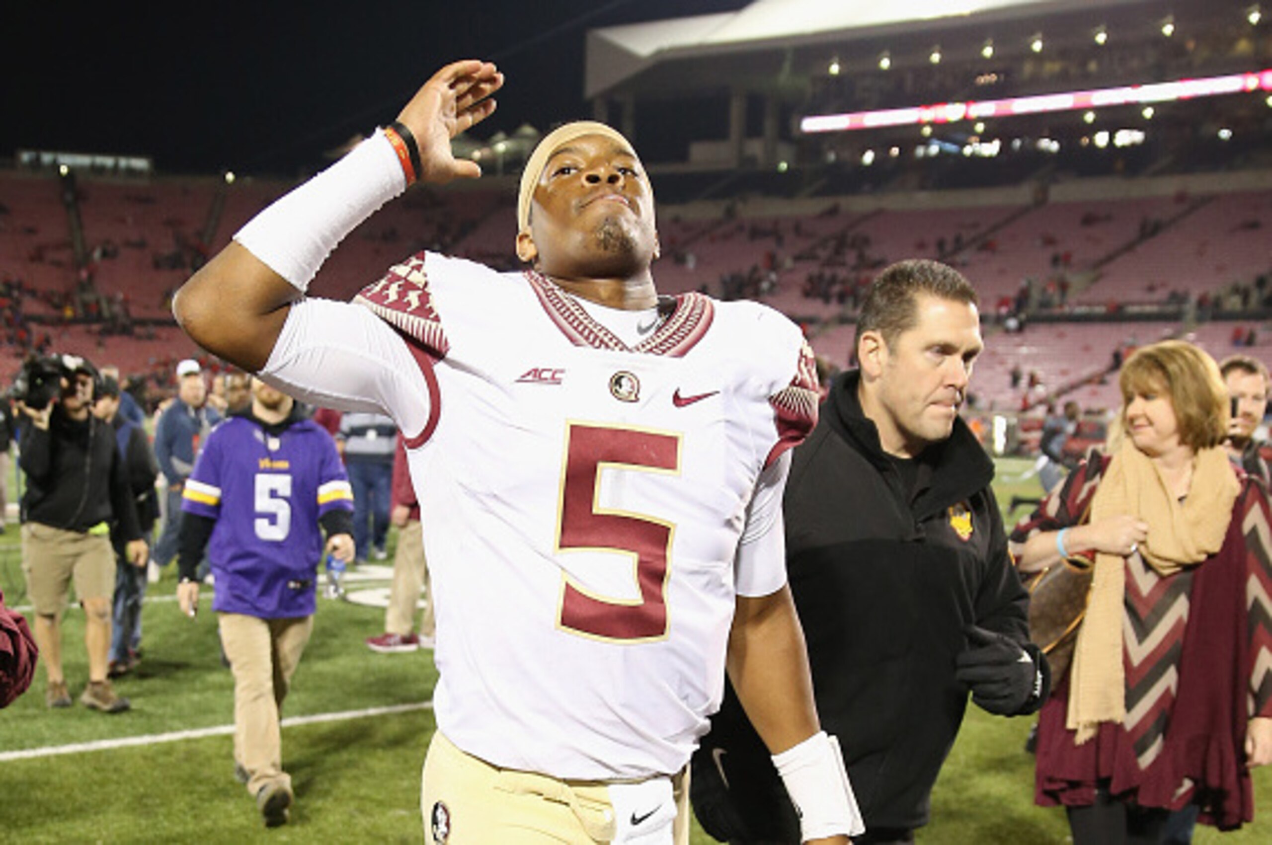 LOUISVILLE, KY - OCTOBER 30:  Jameis Winston #5 of the Florida State Seminoles celebrates after the 42-31 win over the Louisville Cardinals at Papa John's Cardinal Stadium on October 30, 2014 in Louisville, Kentucky.  (Photo by Andy Lyons/Getty Images)