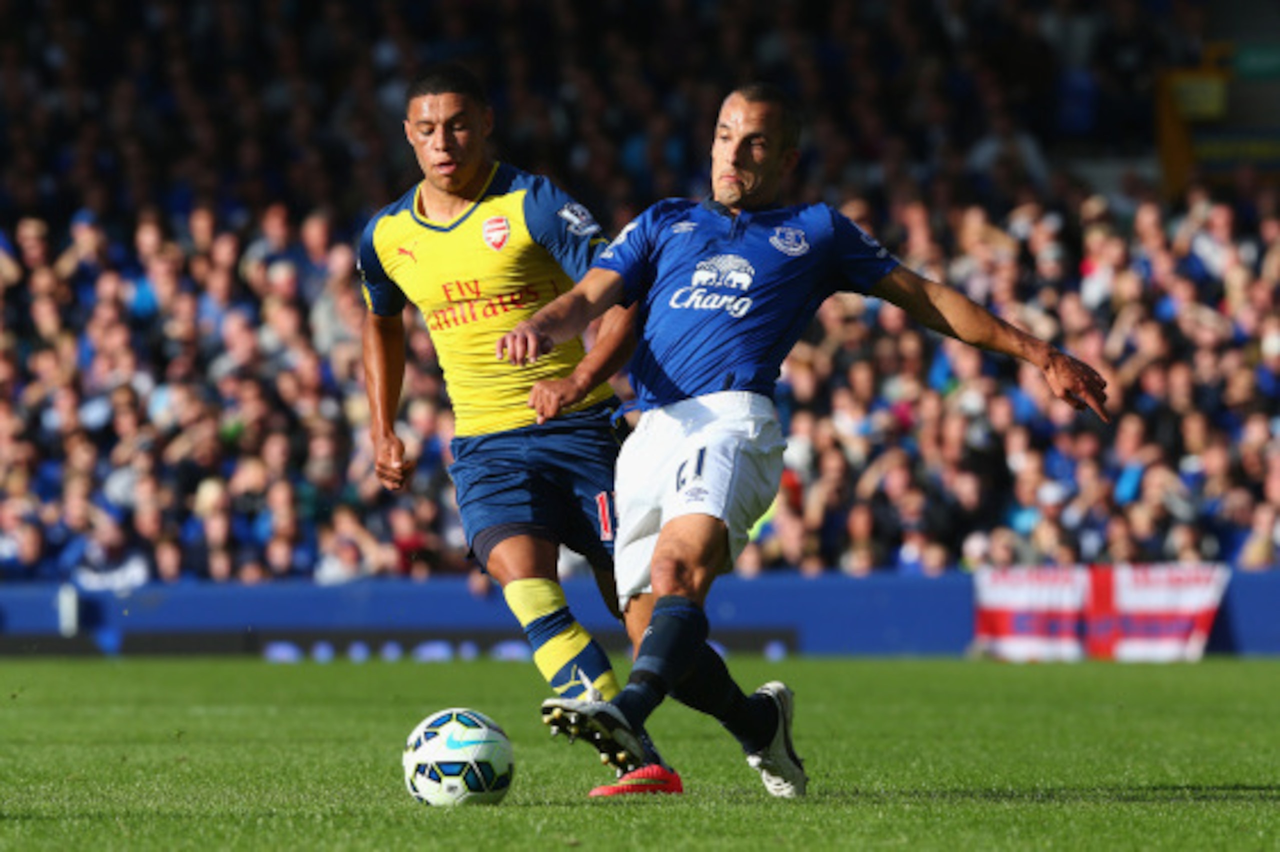 LIVERPOOL, ENGLAND - AUGUST 23:  Leon Osman of Everton in action during the Barclays Premier League match between Everton and Arsenal at Goodison Park on August 23, 2014 in Liverpool, England.  (Photo by Clive Brunskill/Getty Images)