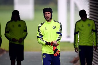 COBHAM, ENGLAND - SEPTEMBER 29:  Goalkeeper Petr Cech walks out onto the pitch during the Chelsea Training Session at Chelsea Training Ground on September 29, 2014 in Cobham, England.  (Photo by Christopher Lee/Getty Images)