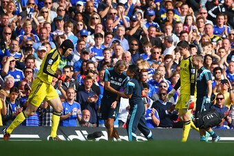 LONDON, ENGLAND - OCTOBER 05:  Petr Cech of Chelsea replaces Thibaut Courtois of Chelsea during the Barclays Premier League match between Chelsea and Arsenal at Stamford Bridge on October 4, 2014 in London, England.  (Photo by Paul Gilham/Getty Images)