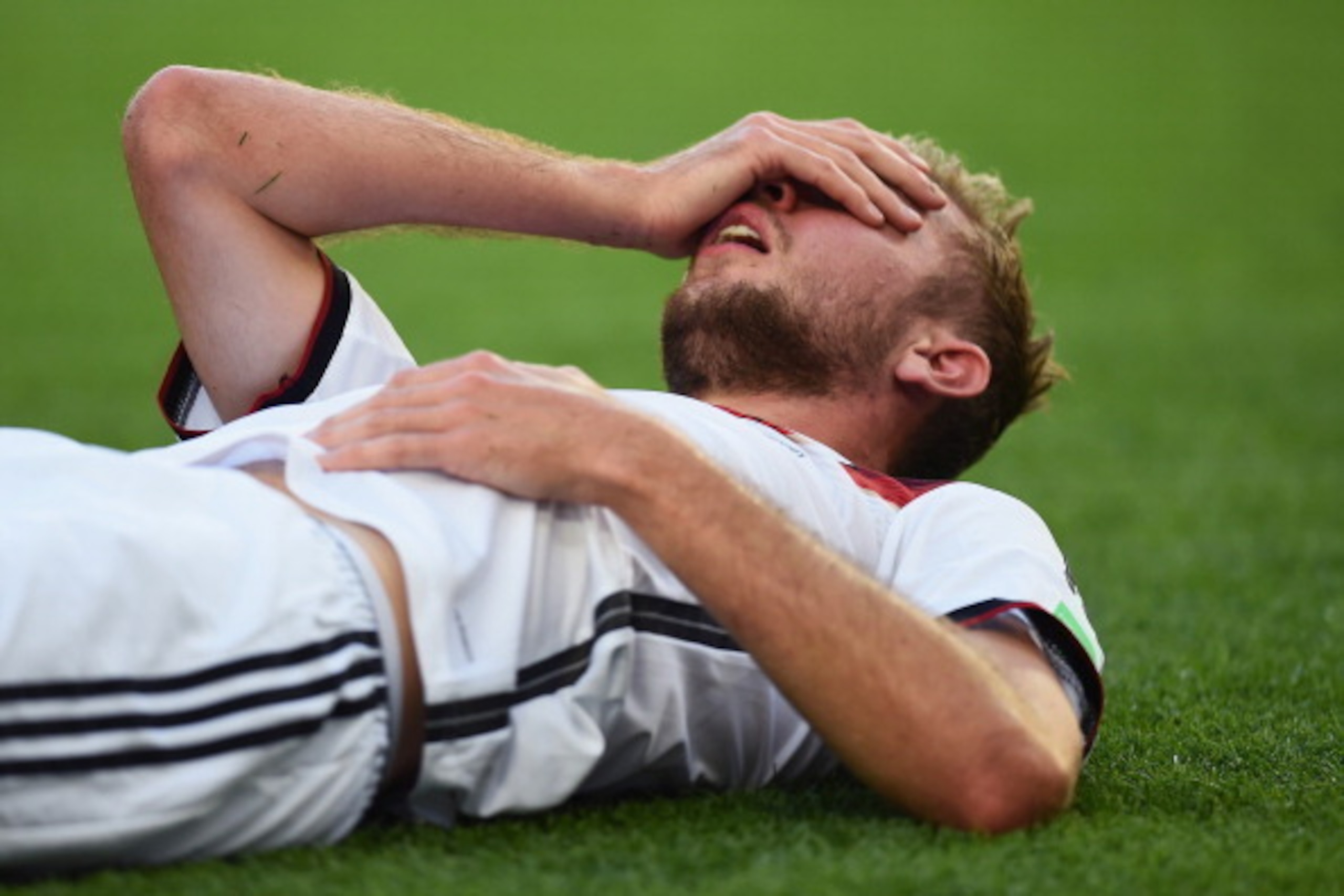 RIO DE JANEIRO, BRAZIL - JULY 13: Christoph Kramer of Germany lies on the pitch after a collision during the 2014 FIFA World Cup Brazil Final match between Germany and Argentina at Maracana on July 13, 2014 in Rio de Janeiro, Brazil. (Photo by Laurence RIO DE JANEIRO, BRAZIL - JULY 13: Christoph Kramer of Germany lies on the pitch after a collision during the 2014 FIFA World Cup Brazil Final match between Germany and Argentina at Maracana on July 13, 2014 in Rio de Janeiro, Brazil. (Photo by Laurence