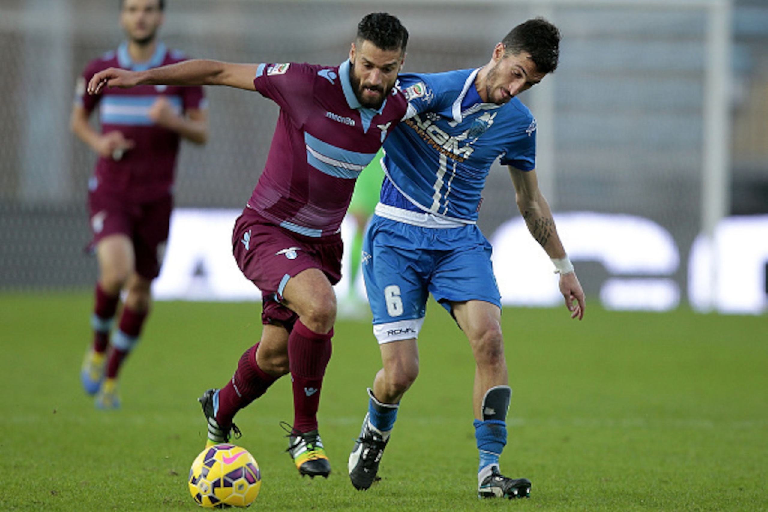 EMPOLI, ITALY - NOVEMBER 09: Mirko Valdifiori of Empoli FC in action and Antonio Candreva of SS Lazio during the Serie A match between Empoli FC and SS Lazio at Stadio Carlo Castellani on November 9, 2014 in Empoli, Italy.  (Photo by Gabriele Maltinti/Get
