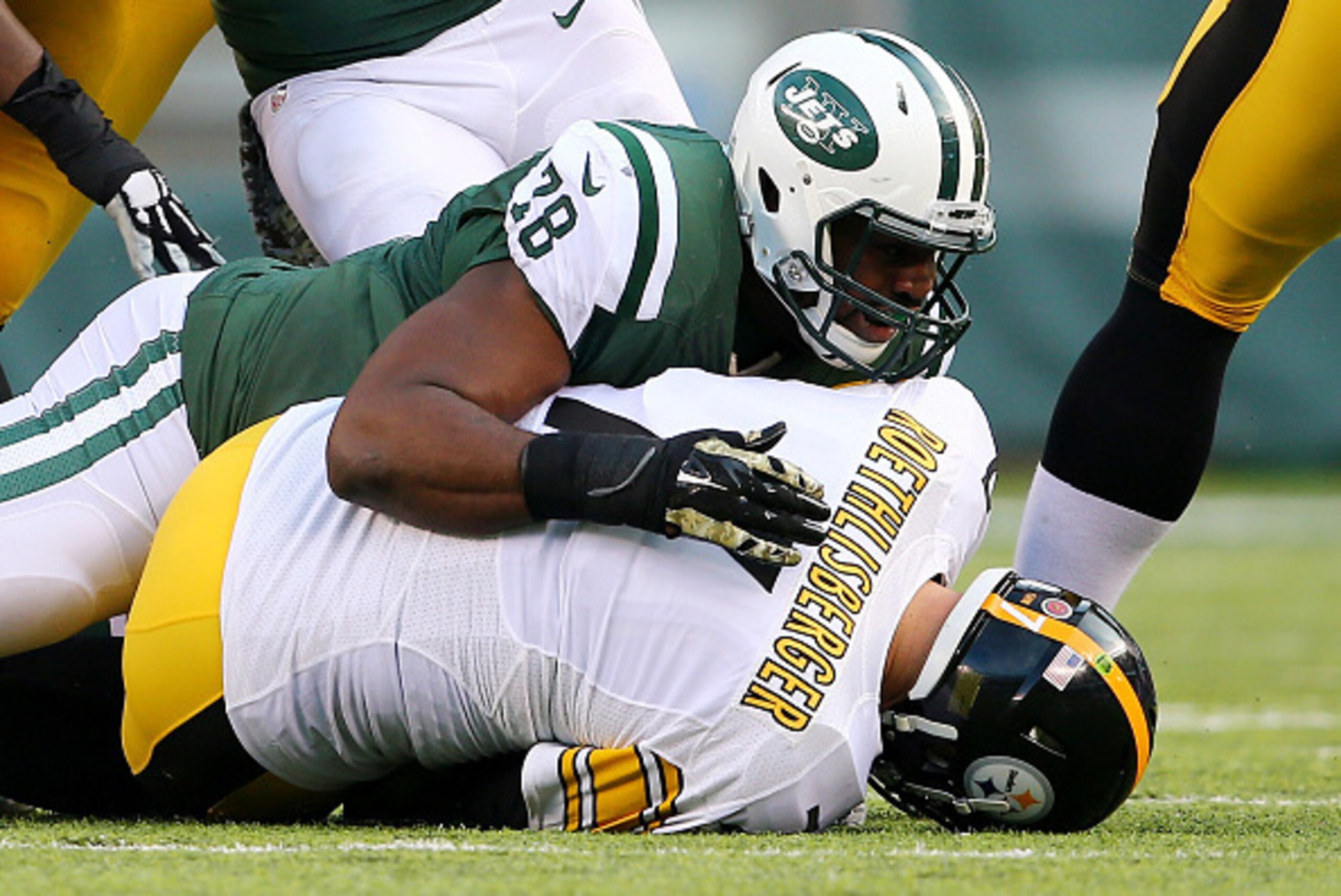 EAST RUTHERFORD, NJ - NOVEMBER 09:  Defensive tackle Leger Douzable #78 of the New York Jets sacks quarterback Ben Roethlisberger #7 of the Pittsburgh Steelers during a game at MetLife Stadium on November 9, 2014 in East Rutherford, New Jersey.  (Photo by