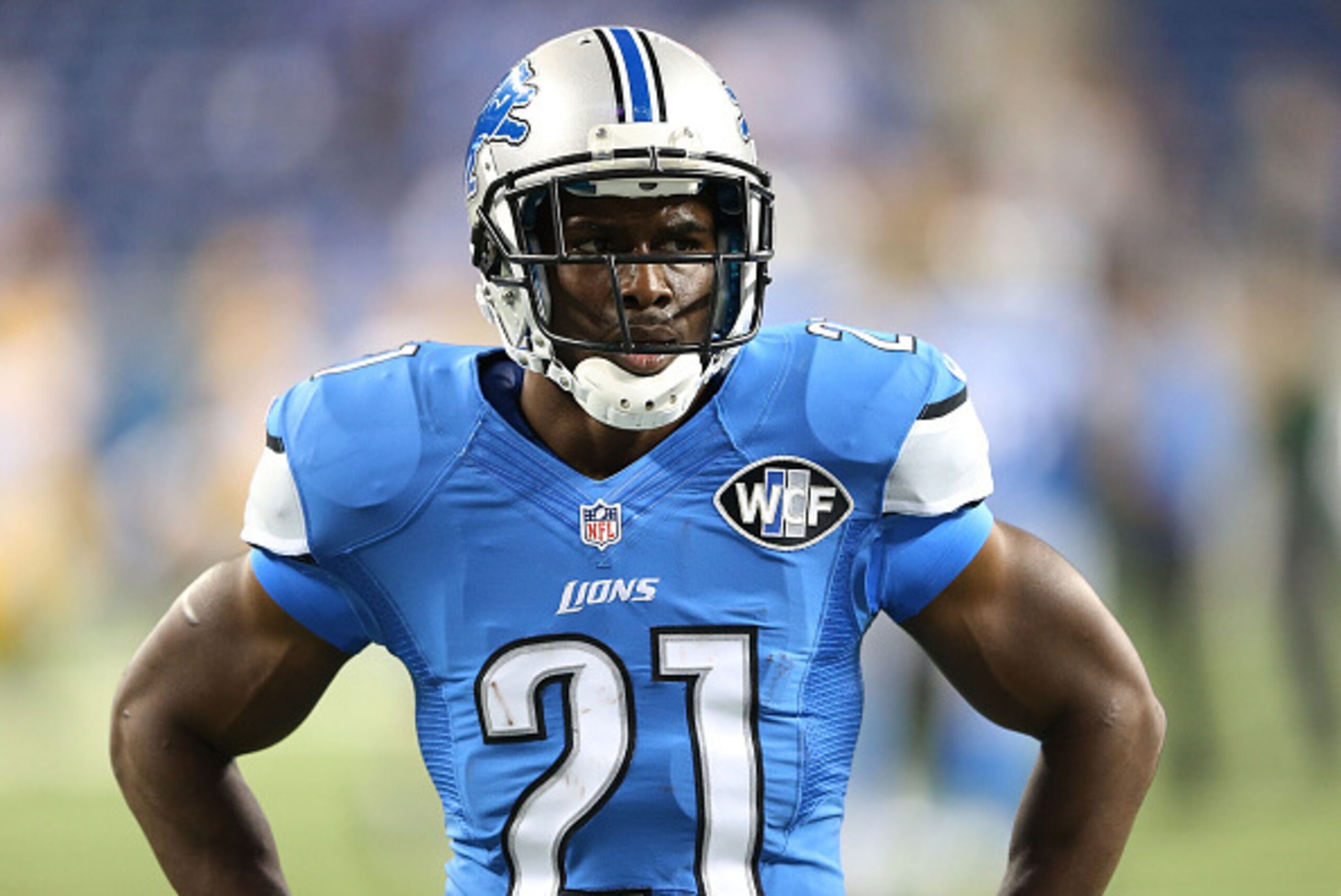 DETROIT, MI - SEPTEMBER 21: Reggie Bush #21 of the Detroit Lions warms up prior to the start of the game against the Green Bay Packers at Ford Field on September 21, 2014 in Detroit, Michigan.  (Photo by Leon Halip/Getty Images)
