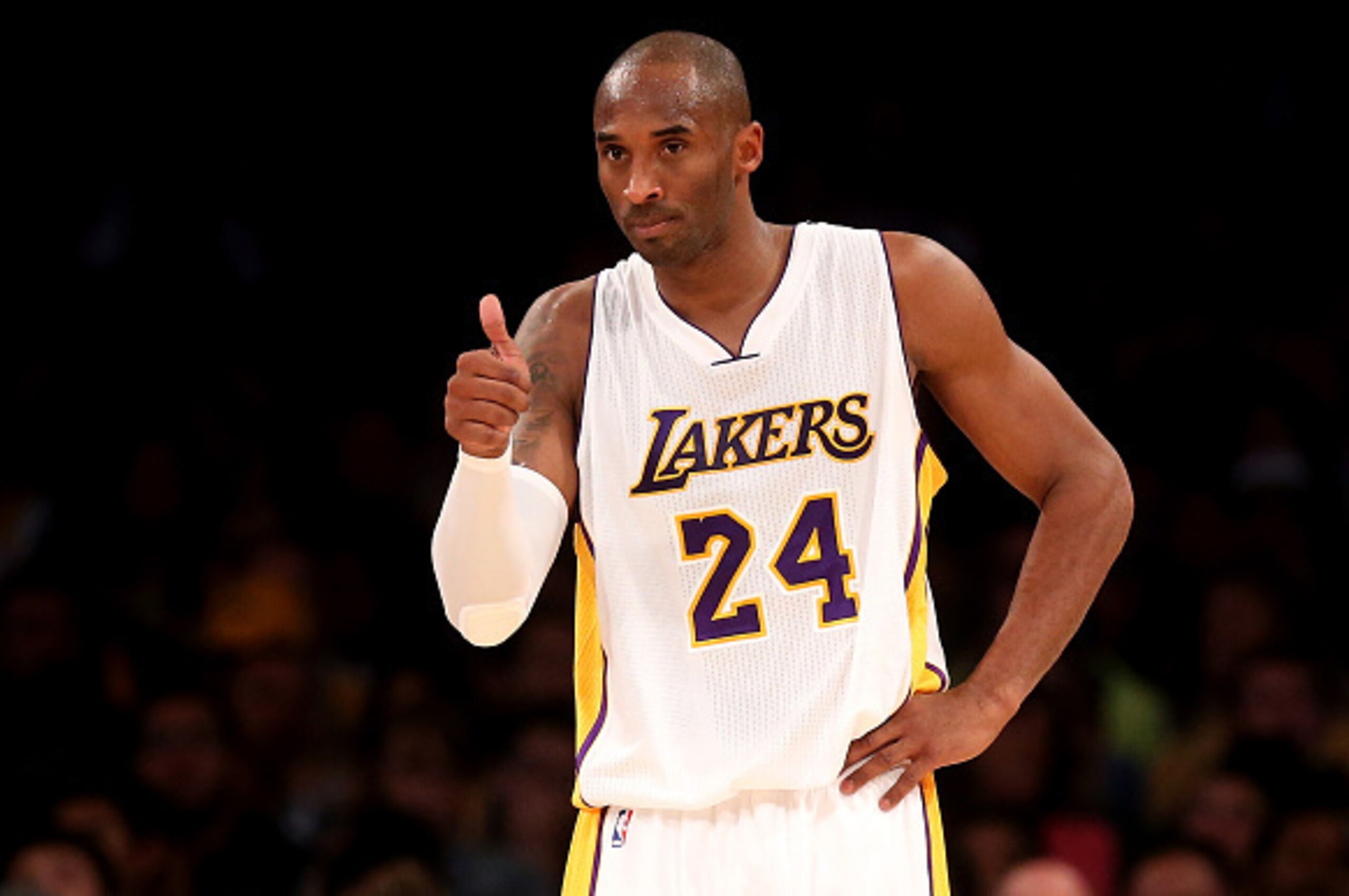 LOS ANGELES, CA - NOVEMBER 16:  Kobe Bryant #24 of the Los Angeles Lakers gives a thumbs up to a teammate in the game against the Golden State Warriors at Staples Center on November 16, 2014 in Los Angeles, California.  The Warriors won 136-115.   NOTE TO