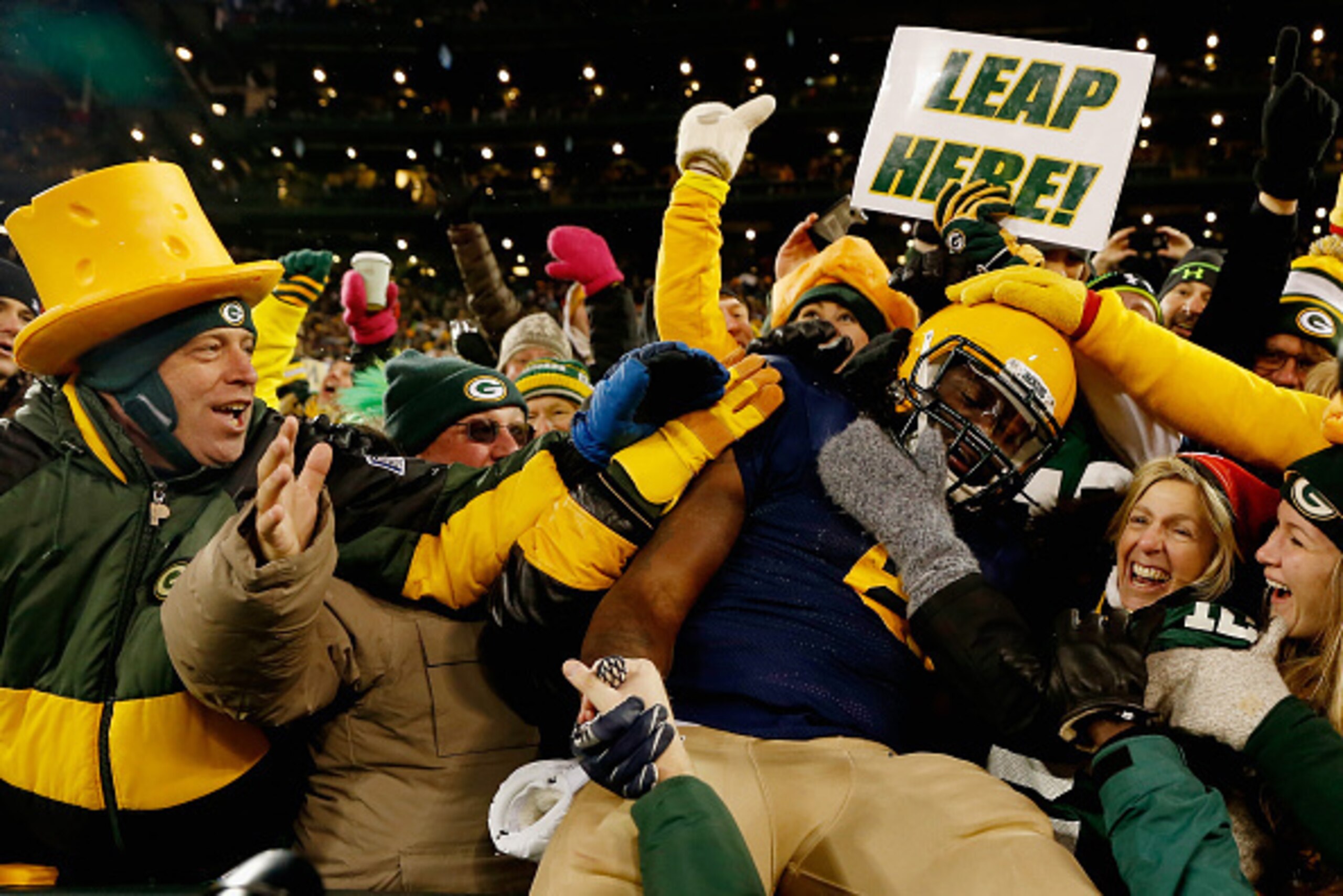 GREEN BAY, WI - NOVEMBER 16:   Eddie Lacy #27 of the Green Bay Packers celebrates after scoring a touchdown against the Philadelphia Eagles during the second quarter of the game at Lambeau Field on November 16, 2014 in Green Bay, Wisconsin.  (Photo by Mik