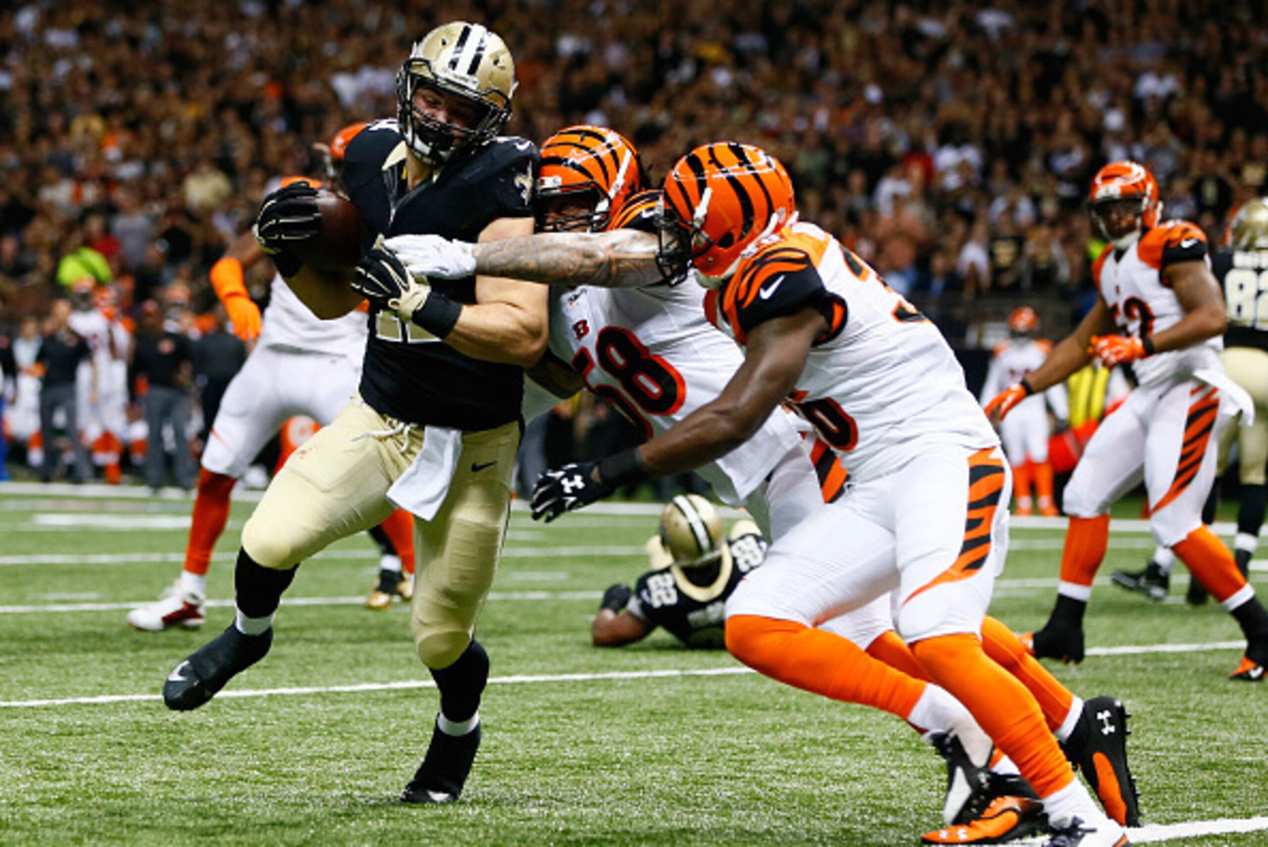 NEW ORLEANS, LA - NOVEMBER 16:  Rey Maualuga #58 of the Cincinnati Bengals and Shawn Williams #36 of the Cincinnati Bengals stop a fourth down conversion by  Erik Lorig #41 of the New Orleans Saints  during the first quarter against the New Orleans Saints