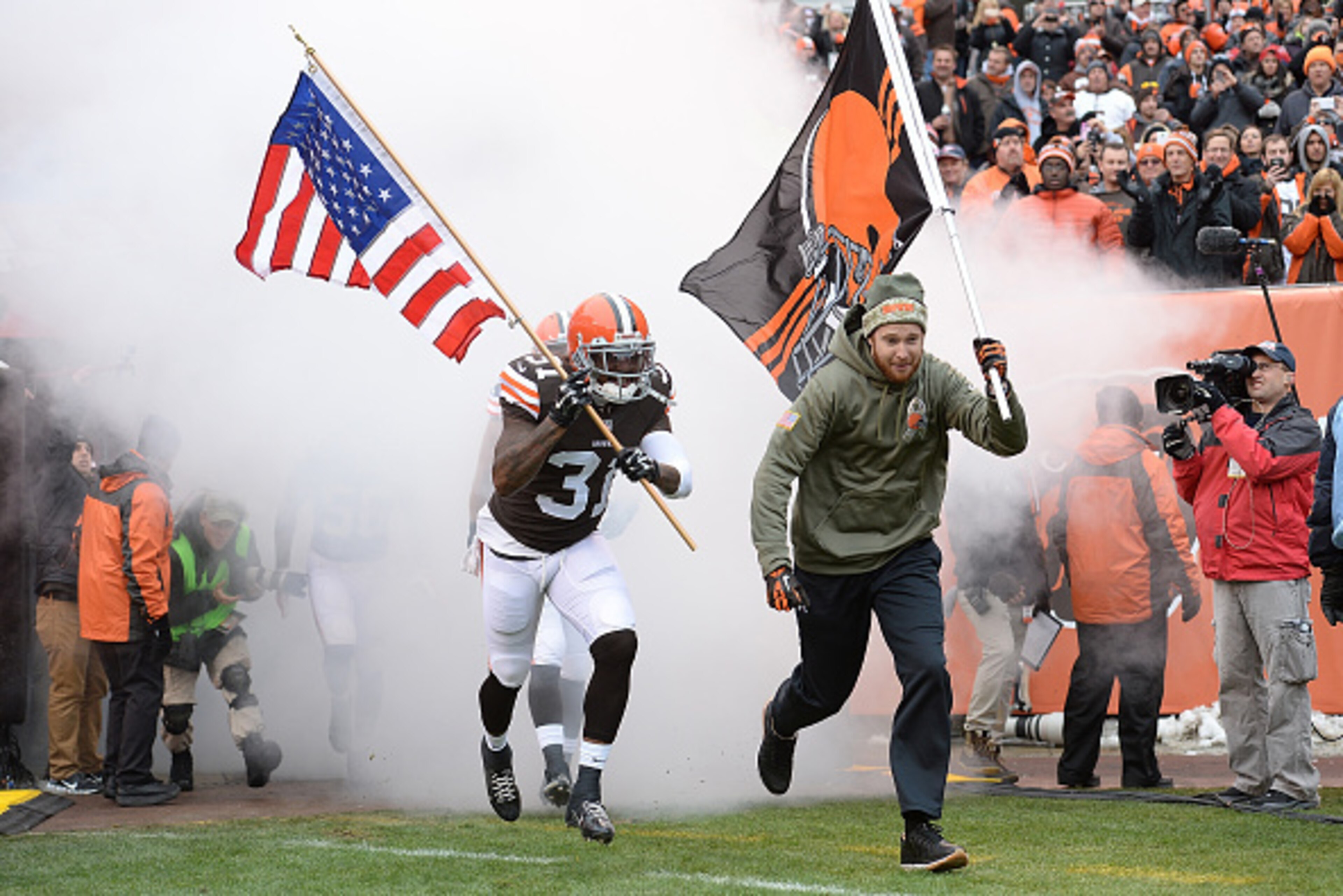 CLEVELAND, OH - NOVEMBER 16:  Donte Whitner #31 of the Cleveland Browns runs onto the field prior to the game against the Houston Texans at FirstEnergy Stadium on November 16, 2014 in Cleveland, Ohio.  (Photo by Jason Miller/Getty Images)