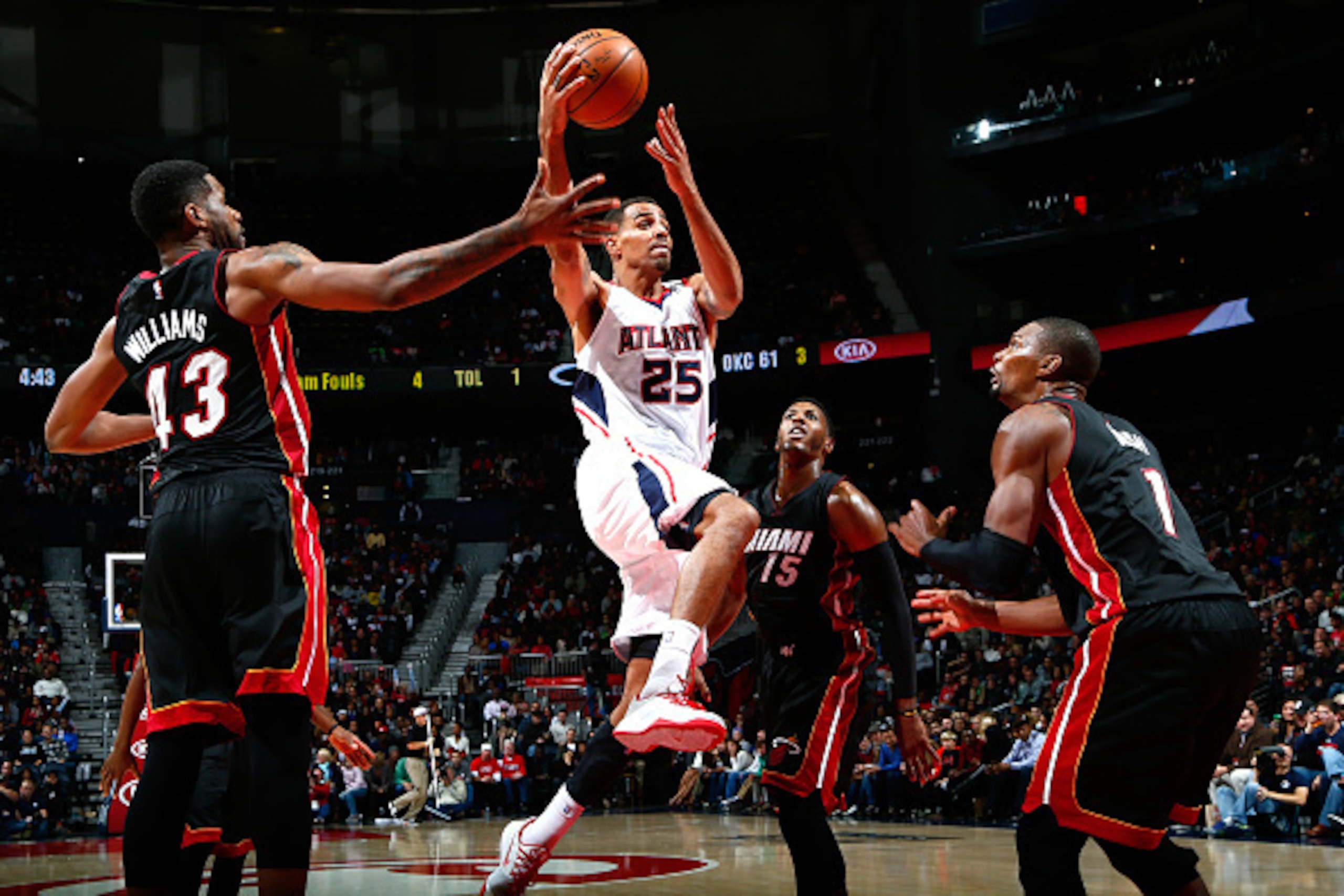 ATLANTA, GA - NOVEMBER 14:  Thabo Sefolosha #25 of the Atlanta Hawks drives between Shawne Williams #43, Mario Chalmers #15 and Chris Bosh #1 of the Miami Heat at Philips Arena on November 14, 2014 in Atlanta, Georgia.  NOTE TO USER: User expressly acknow