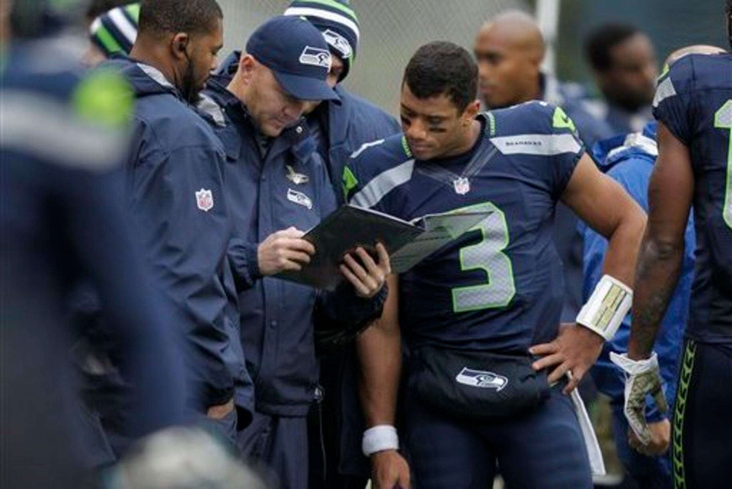 For a read-option quarterback, Seahawks OC Bevell might've been the smarter choice.