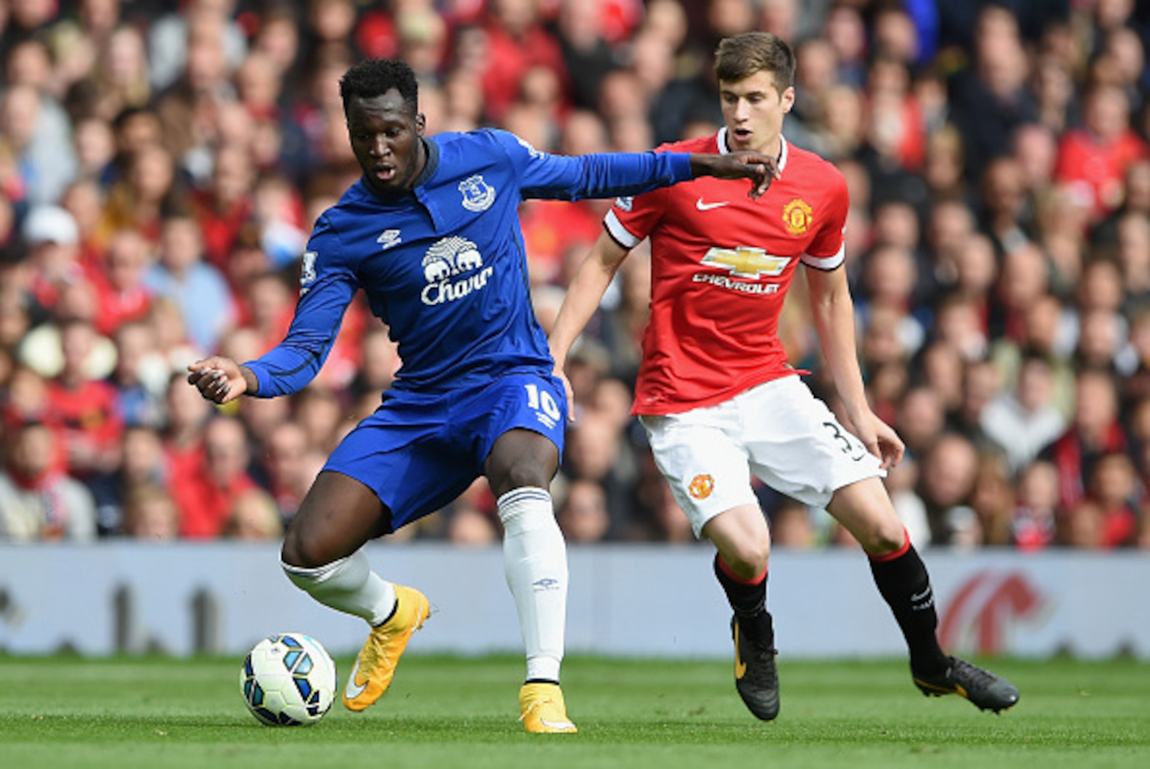 MANCHESTER, ENGLAND - OCTOBER 05:  Romelu Lukaku of Everton competes with Patrick McNair of Manchester United during the Barclays Premier League match between Manchester United and Everton at Old Trafford on October 5, 2014 in Manchester, England.  (Photo
